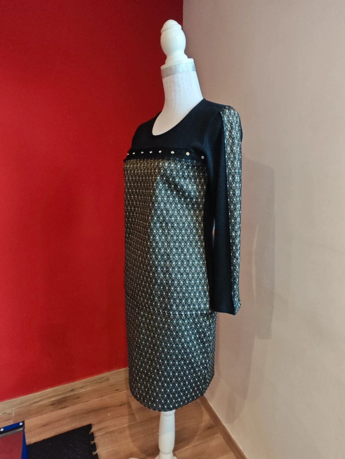 🌺 Elegante conjunto de blusa y falda punto negro y figuras doradas y blanco con brillantes – Festa – taille M / 38 / 10 3