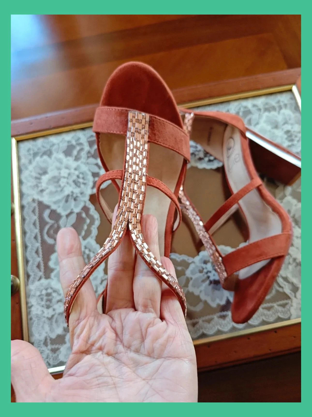 🌺 Originales y elegantes sandalias de tacón de antelina tono caldera con tiras de stras dorado – Kylie – taille 38 4