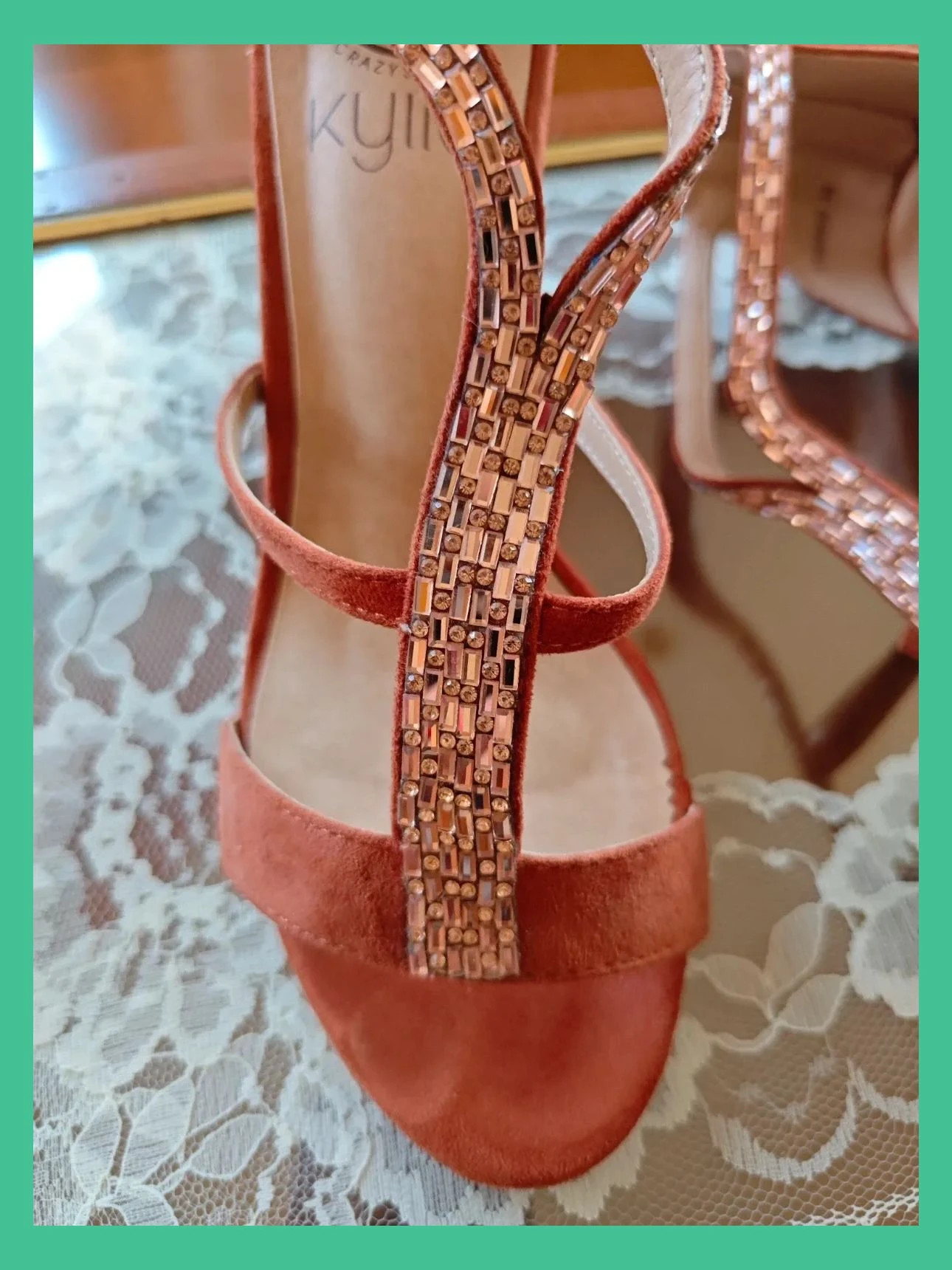 🌺 Originales y elegantes sandalias de tacón de antelina tono caldera con tiras de stras dorado – Kylie – taille 38 3