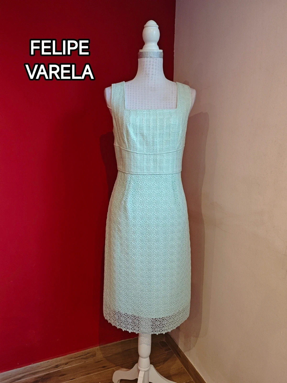 🌺 Elegante vestido de tweed y guipur verde clarito, de Felipe Varela