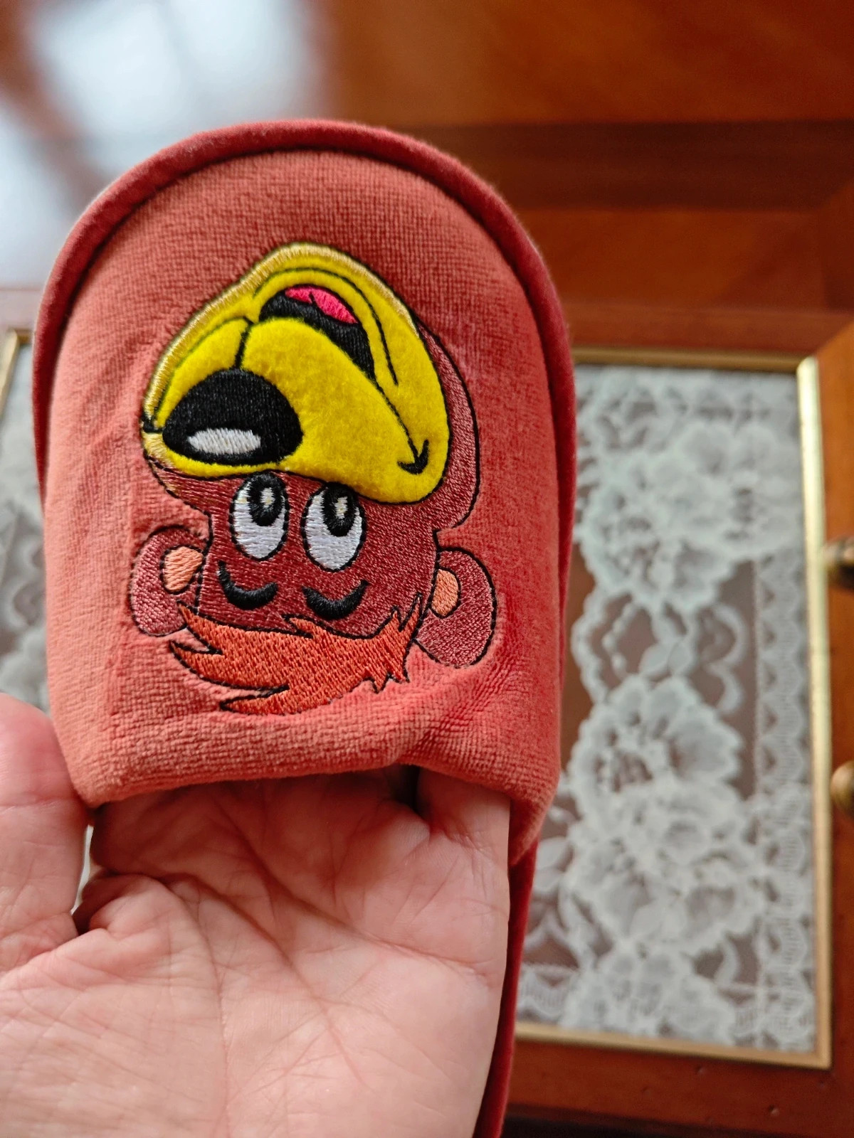 🌺 Zapatillas para estar en casa de terciopelo tono caldera con oso Yogui bordado – taille 37 3