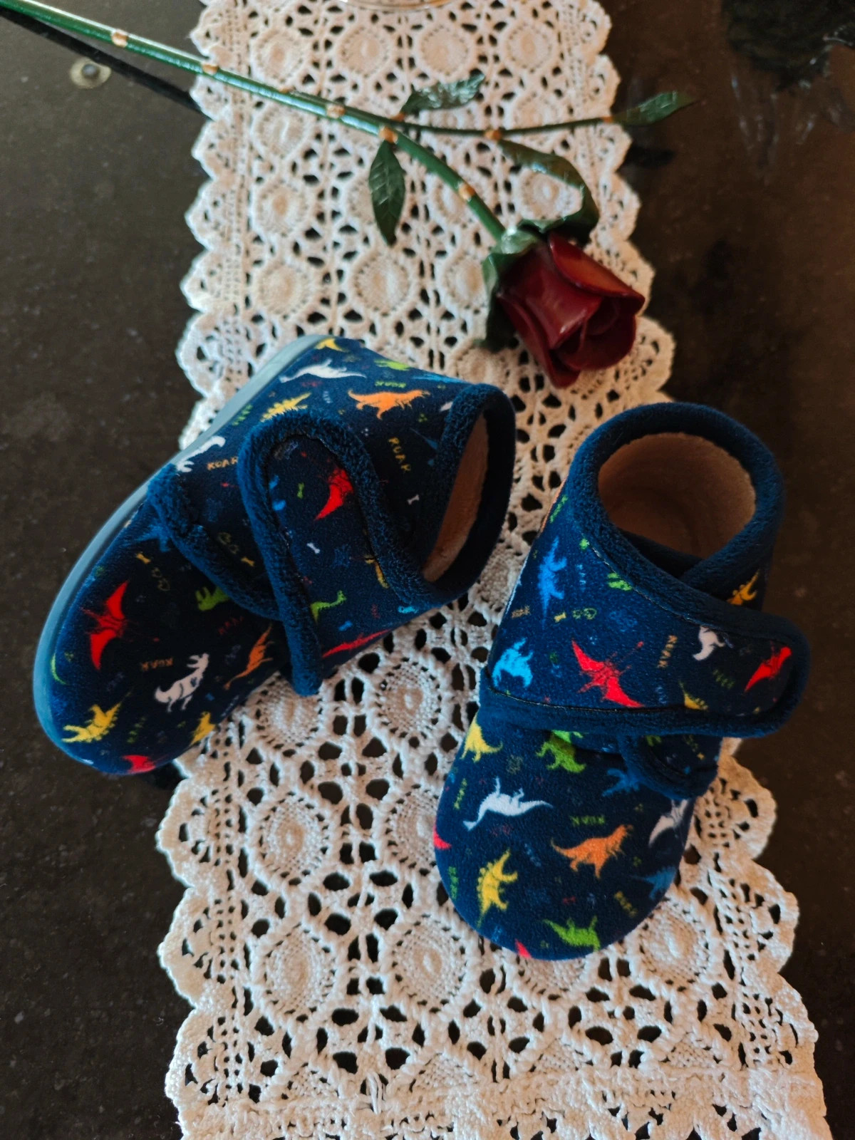 🌺Botitas comodísimas para casa azul marino con dinosaurios con cierre de velcro, número 25 – taille 25 2