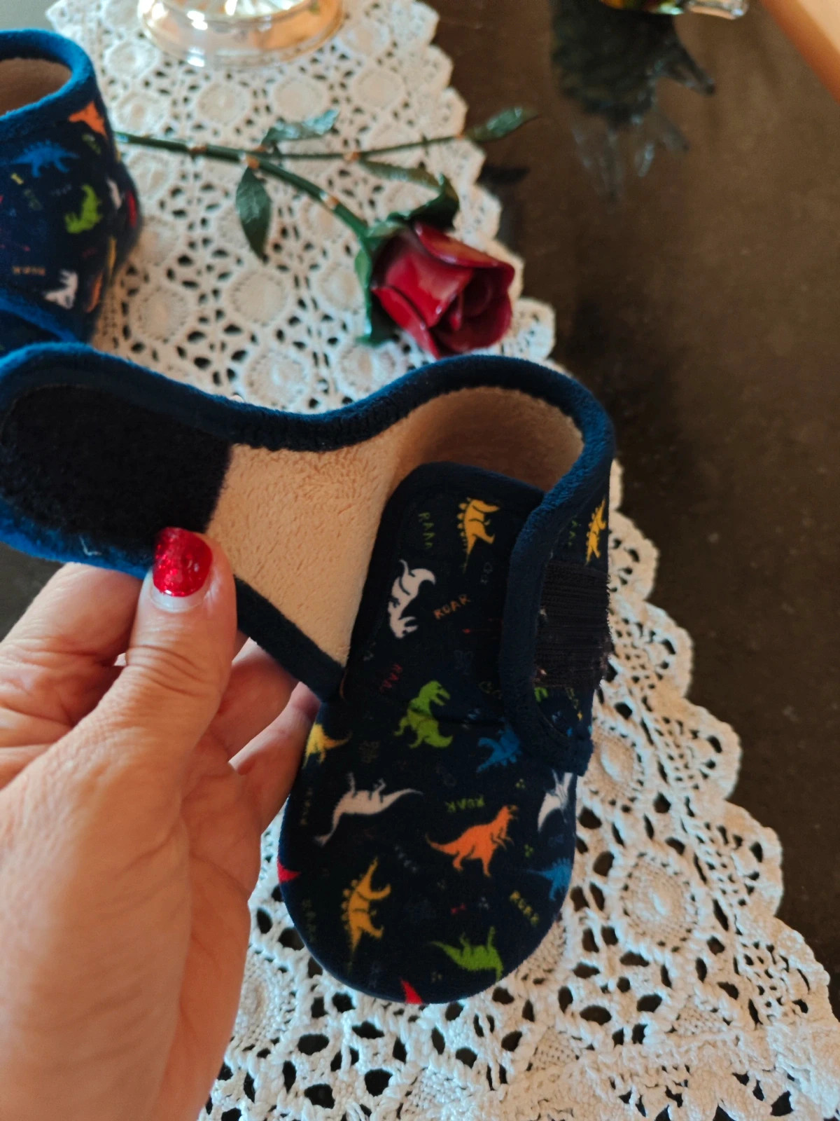 🌺Botitas comodísimas para casa azul marino con dinosaurios con cierre de velcro, número 25 – taille 25 4