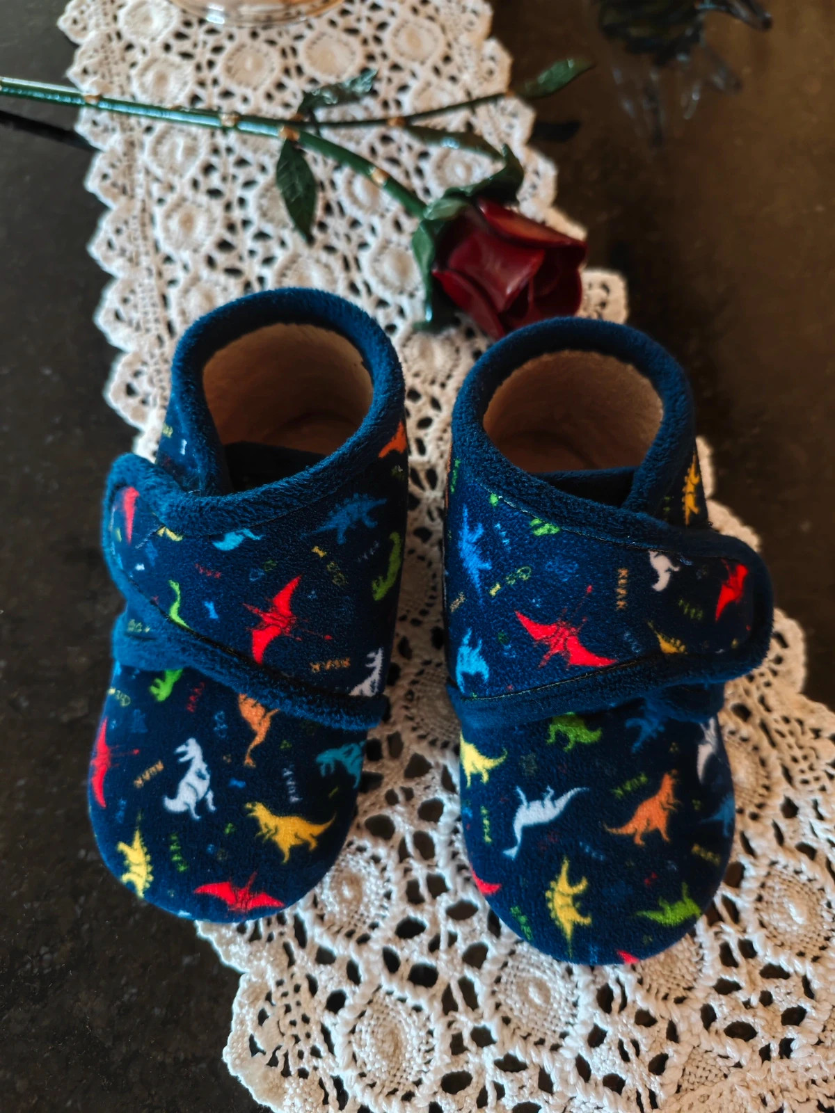 🌺Botitas comodísimas para casa azul marino con dinosaurios con cierre de velcro, número 25 – taille 25
