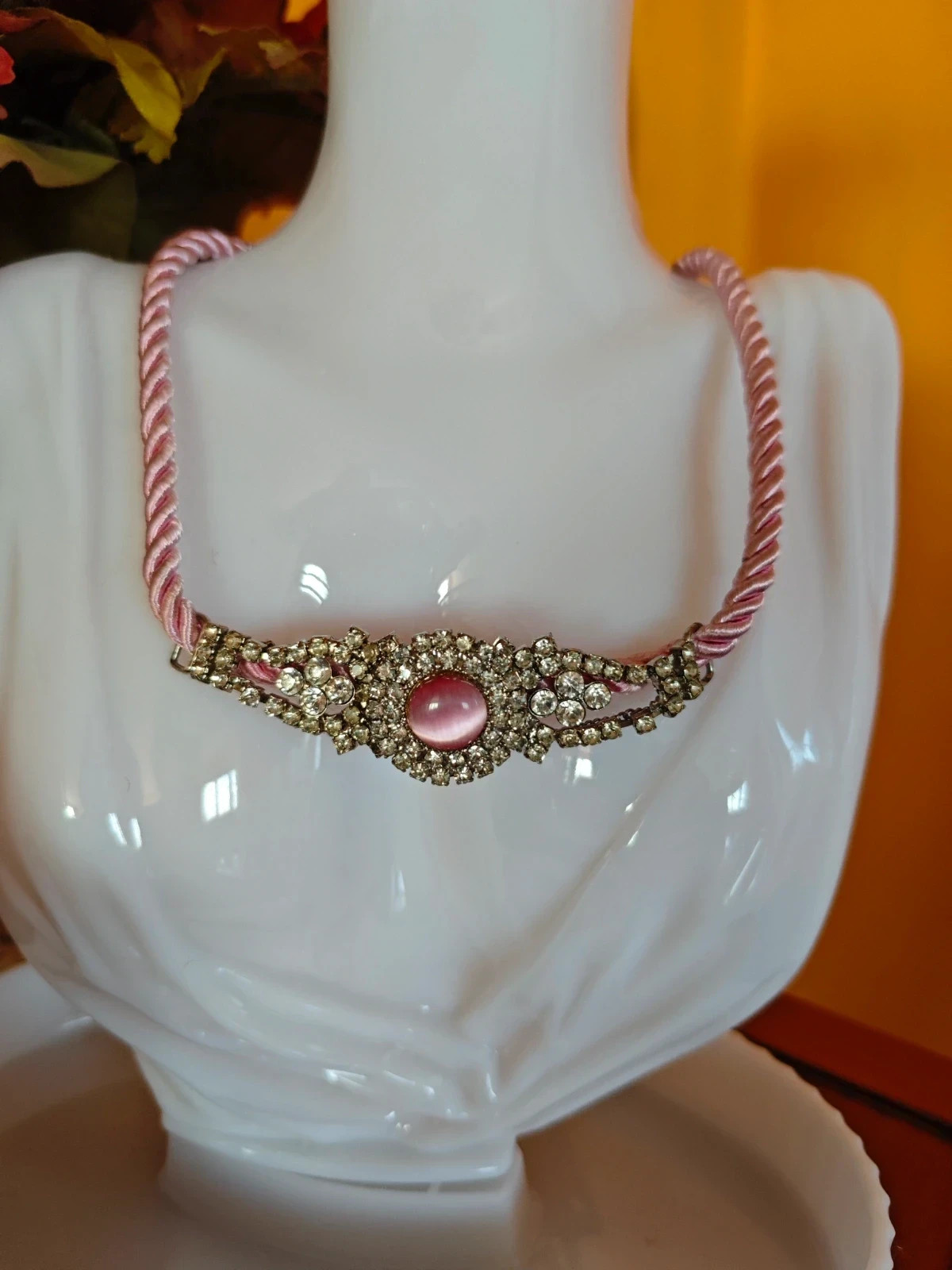 🌺Conjunto de gargantilla y pulsera con cordón rosa y pieza de brillantes – Vintage Chic 2