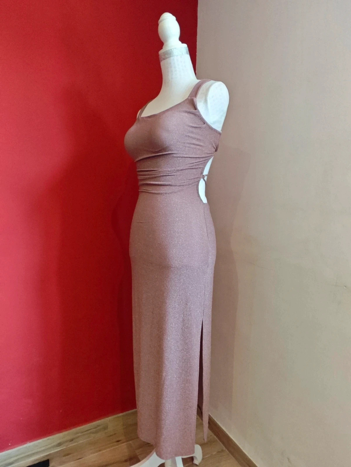 🌺 Precioso vestido midi en tono rosado con acabado brillante con espalda descubierta – New Collection – taille M / 38 / 10 3
