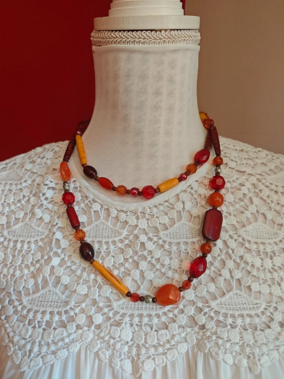 🌺Collar largo con abalorios y cuentas de madera tonos rojizos y naranja