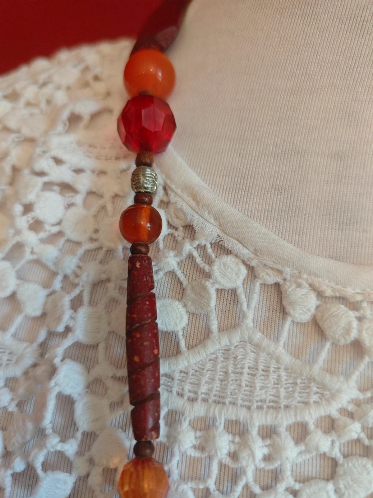 🌺Collar largo con abalorios y cuentas de madera tonos rojizos y naranja – boutique local 5
