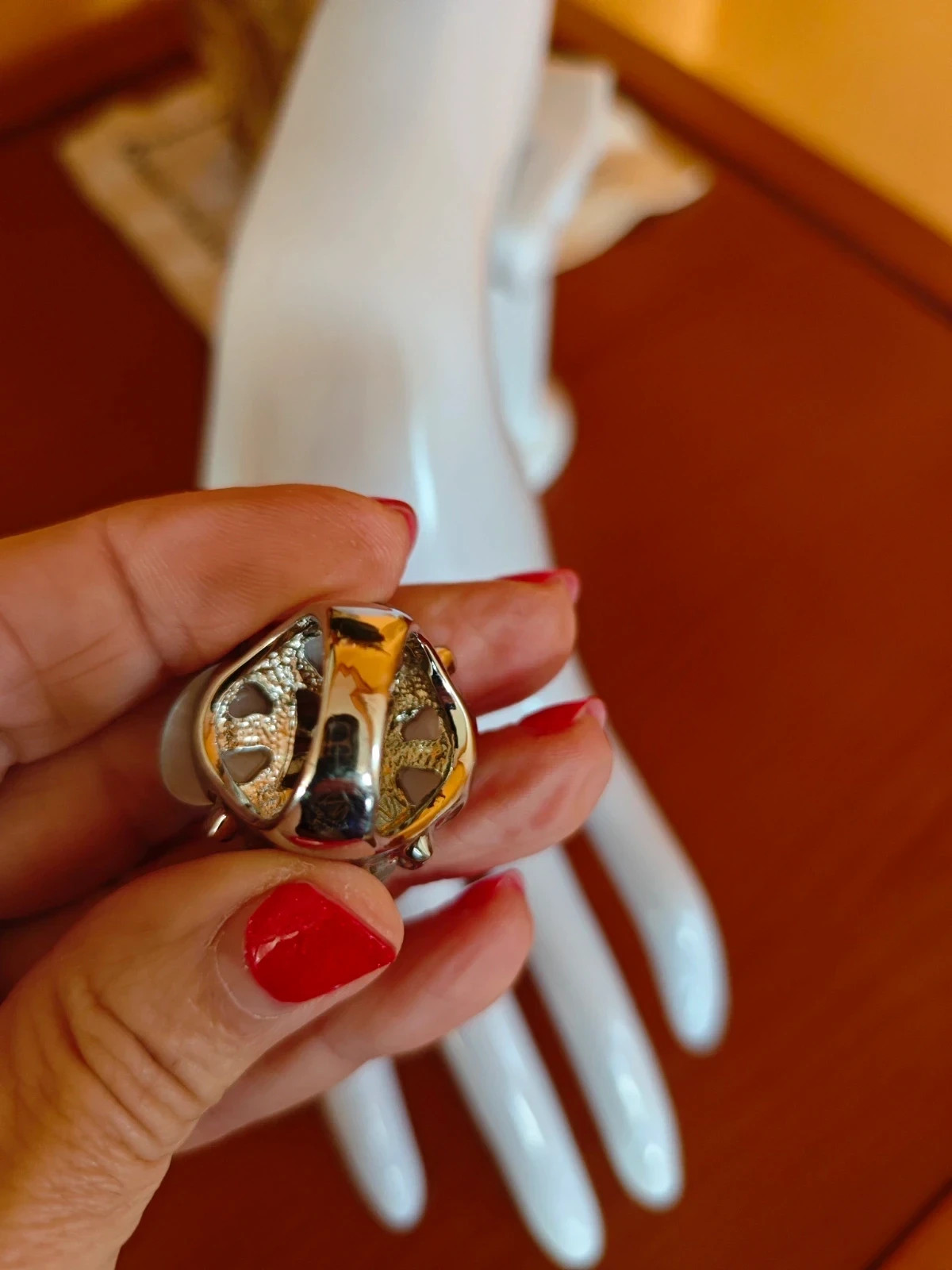 🌺Divino anillo plateado con piezas nacaradas y hojas doradas y brillantes – Vintage Dressing – taille 18,5 mm 5