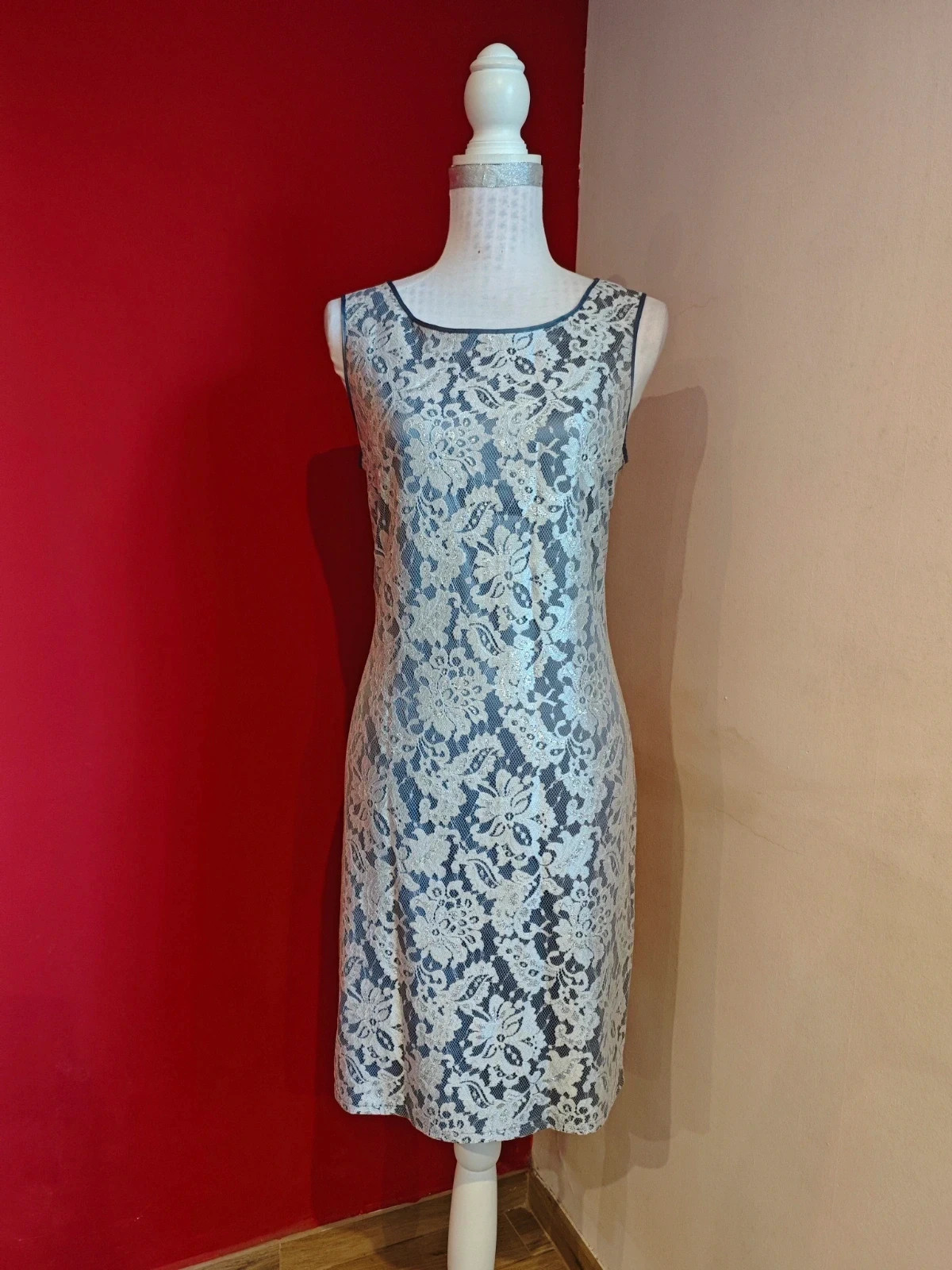 🌺 Precioso vestido de blonda plateada con brillos – El Corte Inglés – taille L / 40 / 12 2