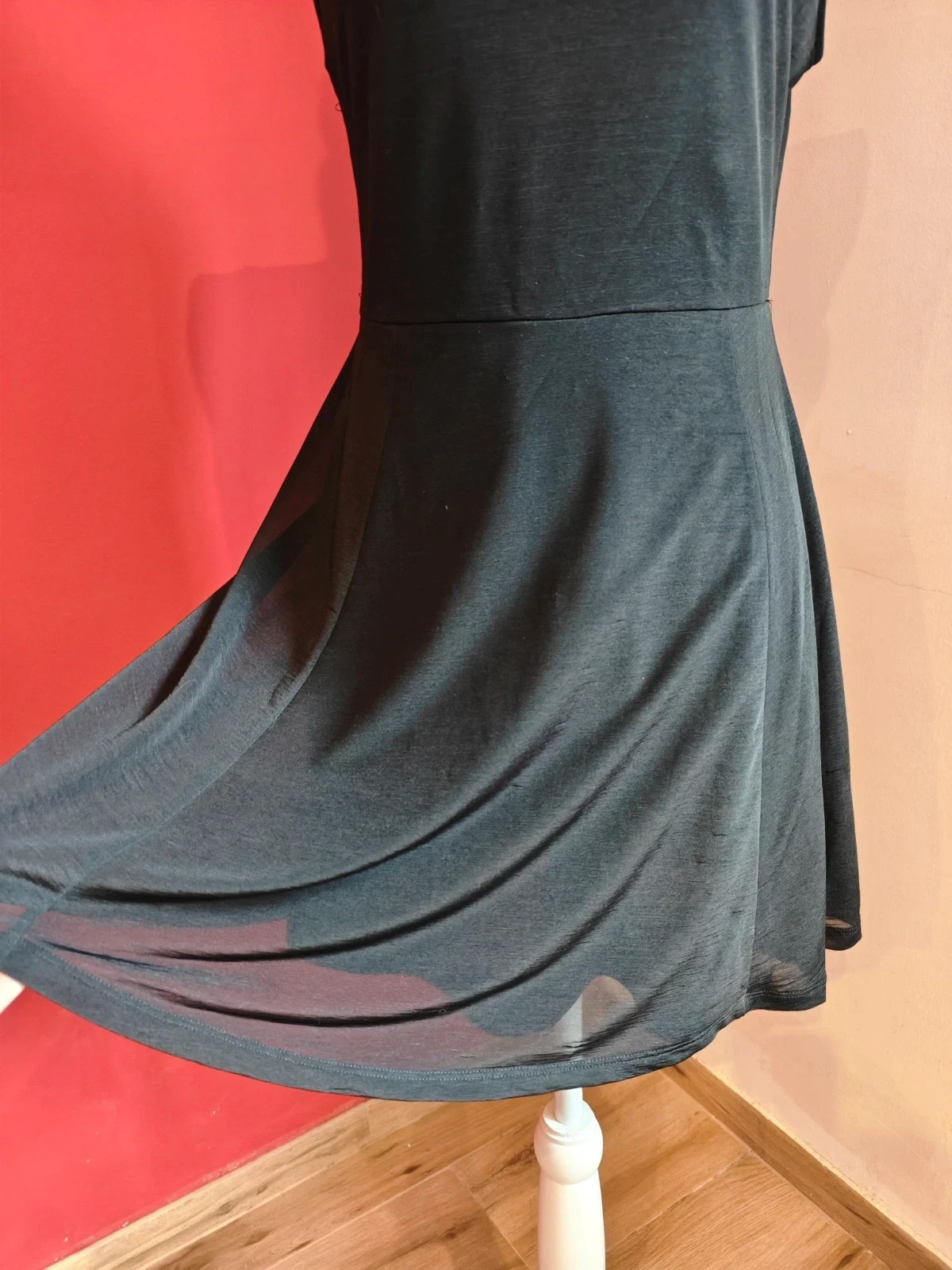 🌺 Precioso vestido de gasa elástica negra con transparencias en escote corazón – H&M Divided – taille M / 38 / 10 4
