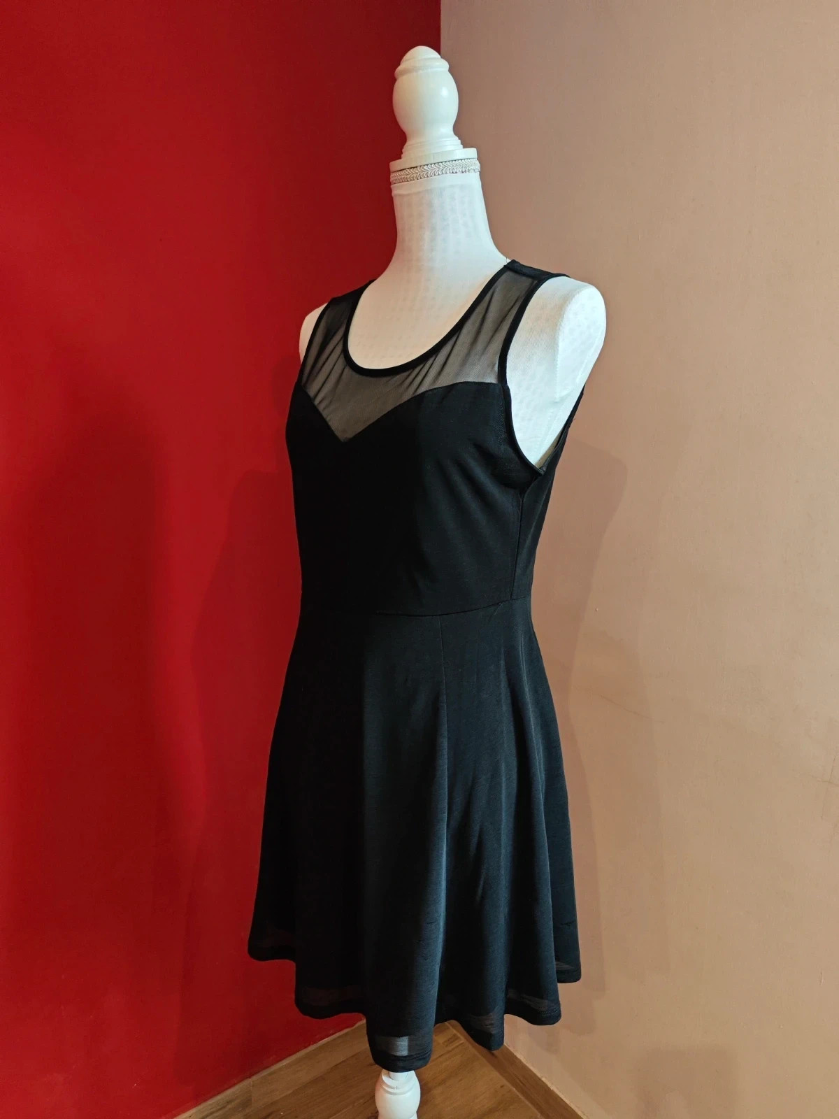 🌺 Precioso vestido de gasa elástica negra con transparencias en escote corazón – H&M Divided – taille M / 38 / 10 2