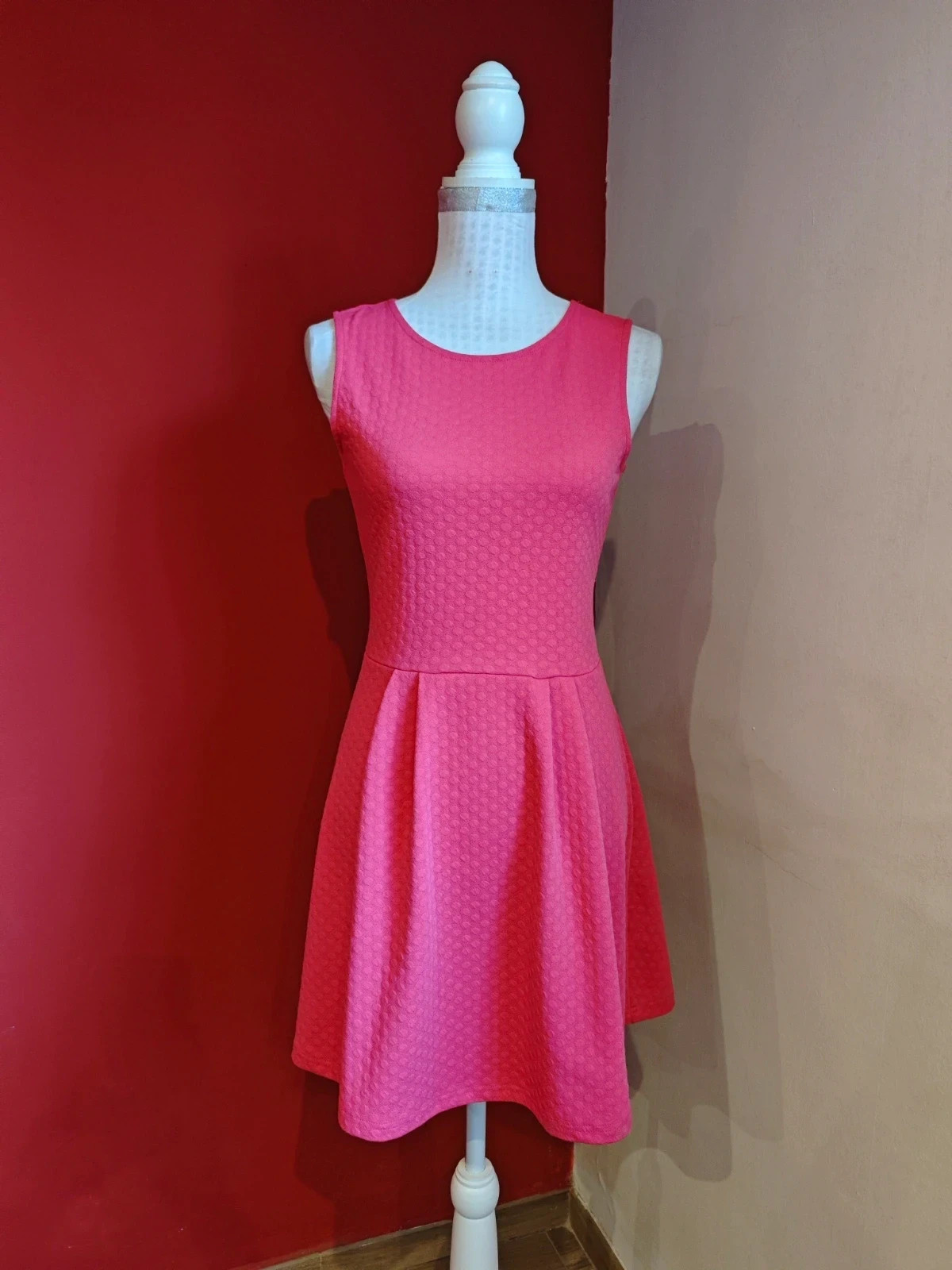 🌺Vestido ideal color fucsia, con vuelo en la falda