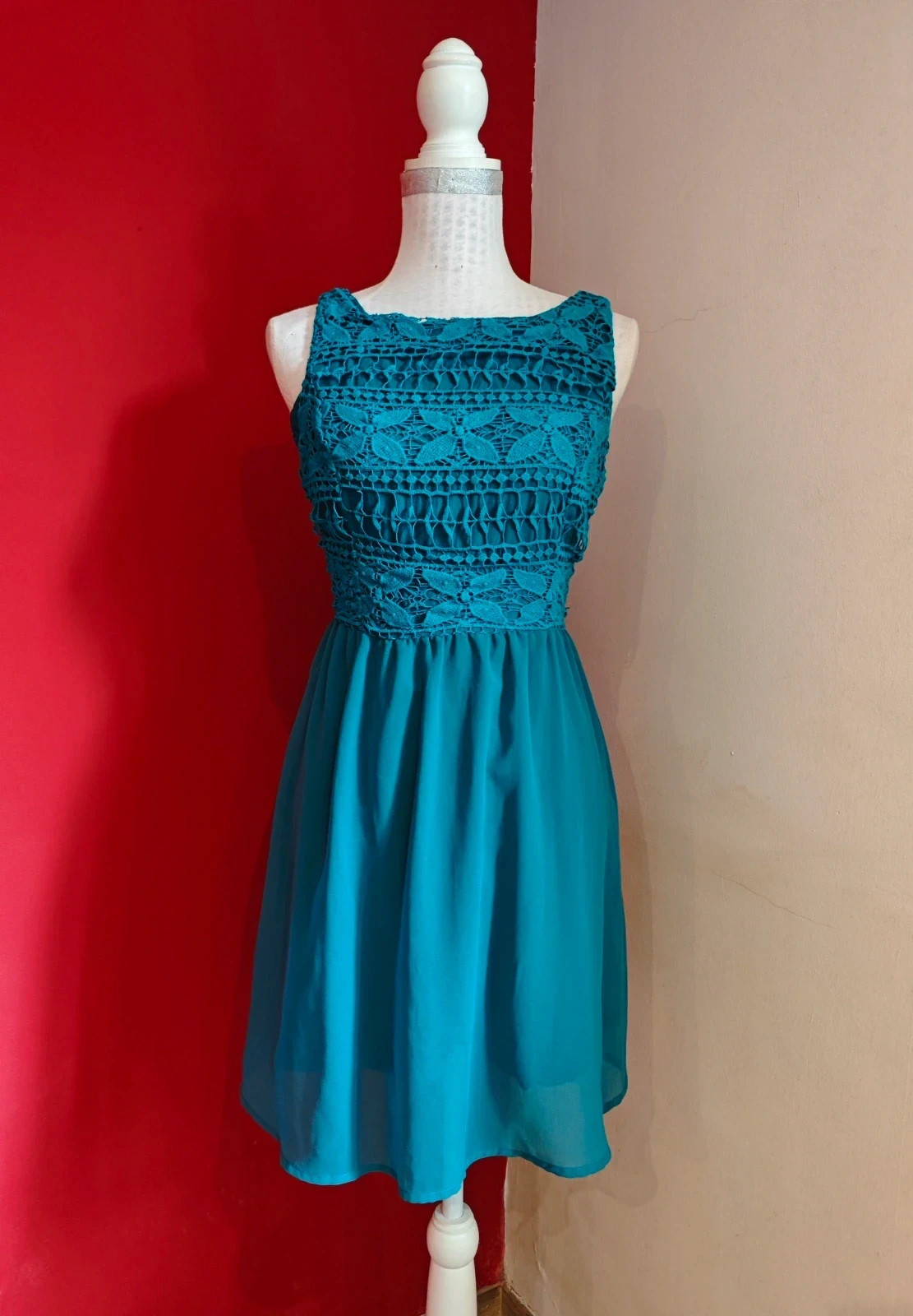 🌺 Elegante vestido de algodón tono aguamarina con la parte superior de crochet y falda de gasa