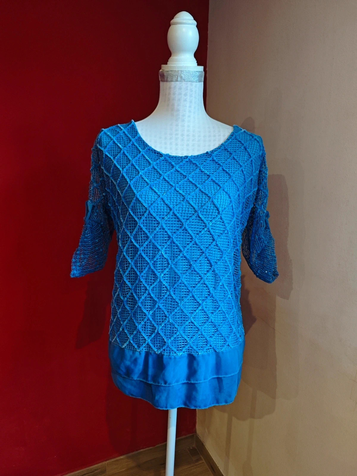 🌺Blusa de tela de rejila azulona con dos volantes de gasa en el bajo – taille XXL / 44 / 16 2