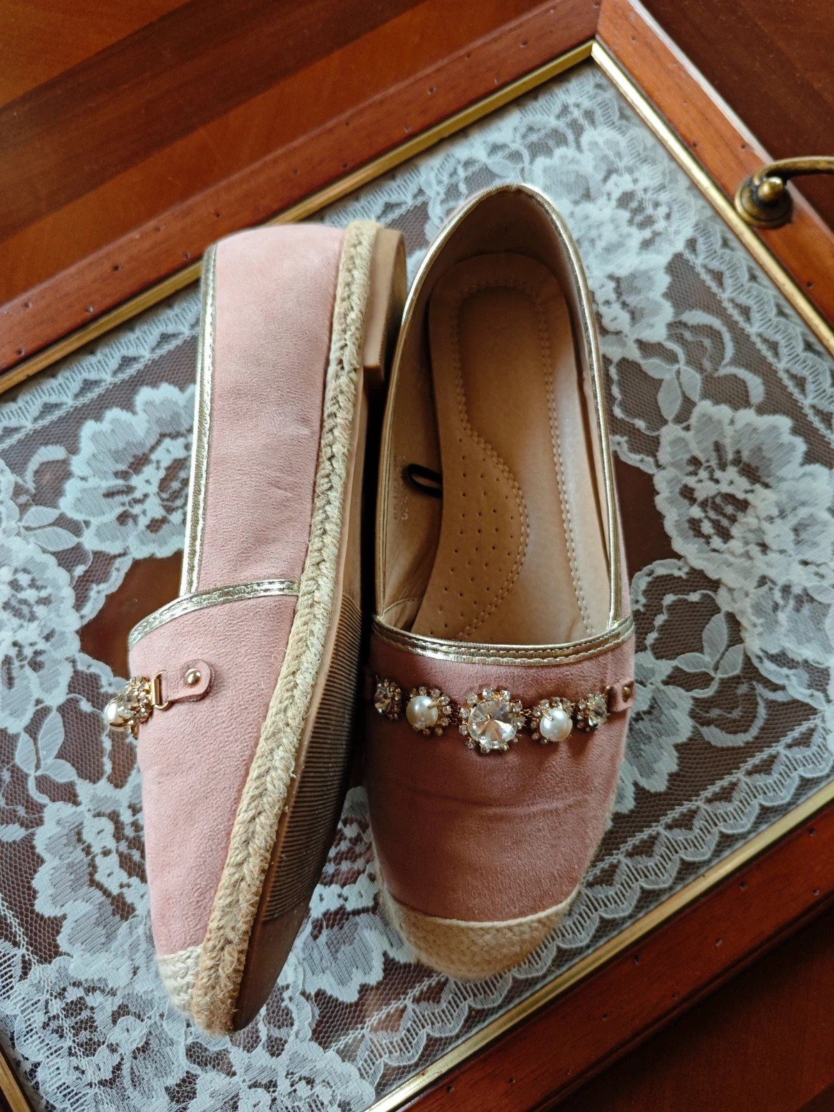 🌺Divinas zapatillas planas rosas con borde dorado y abalorios con perlas y brillantes – Vintage Dressing – taille 38 3