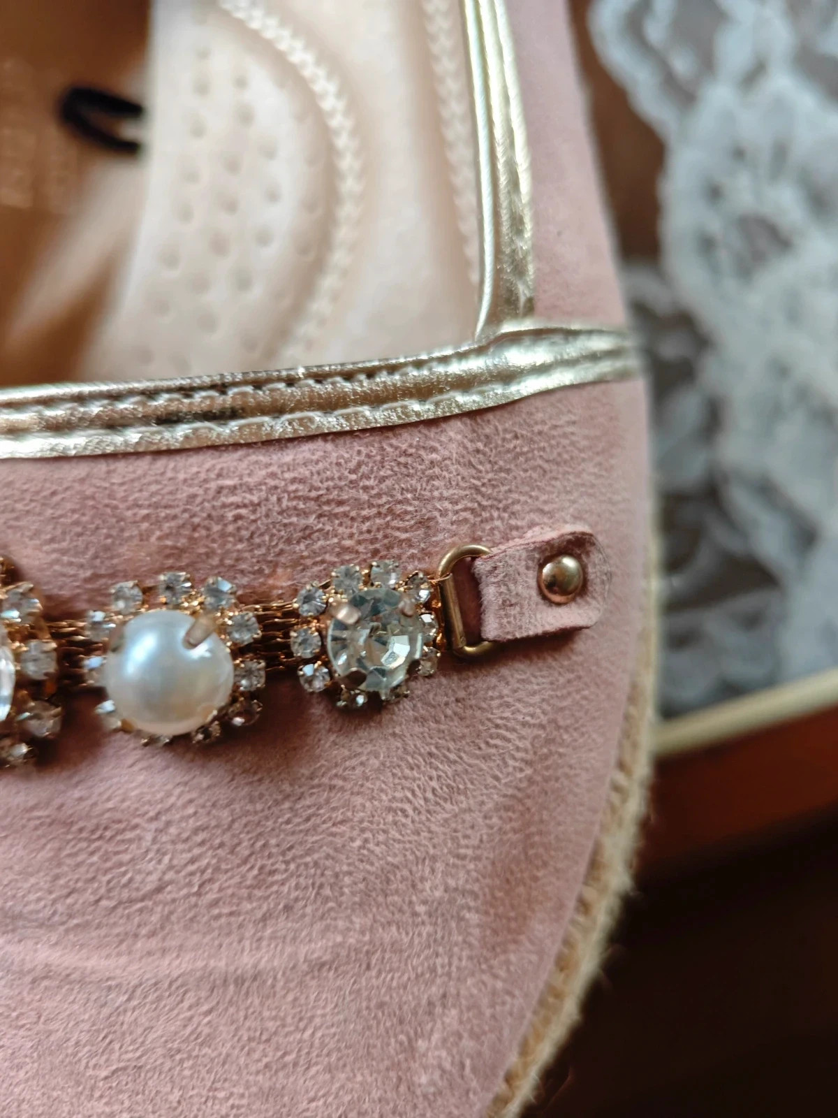 🌺Divinas zapatillas planas rosas con borde dorado y abalorios con perlas y brillantes – Vintage Dressing – taille 38 4