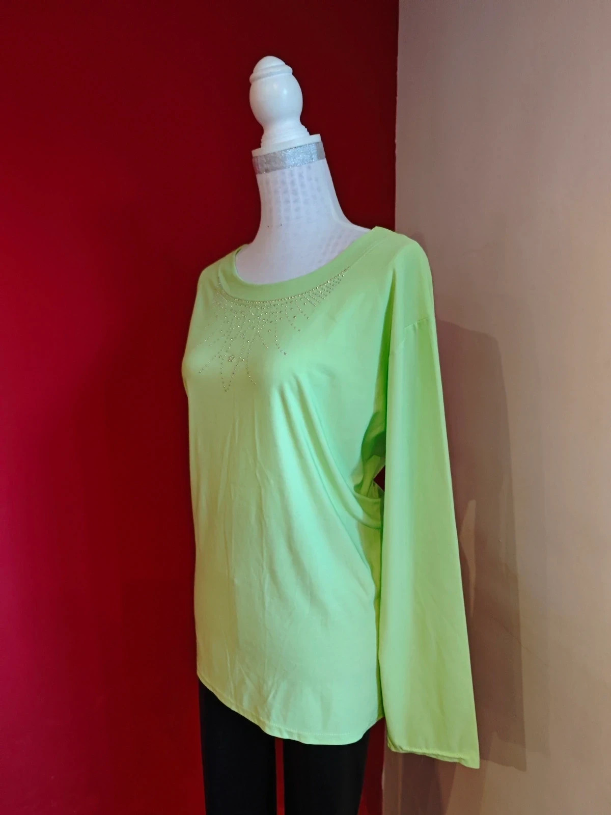 🌺 Bonita camiseta verde menta claro con brillantitos plateados en escote – Hooray – taille 5XL / 50 / 22 2