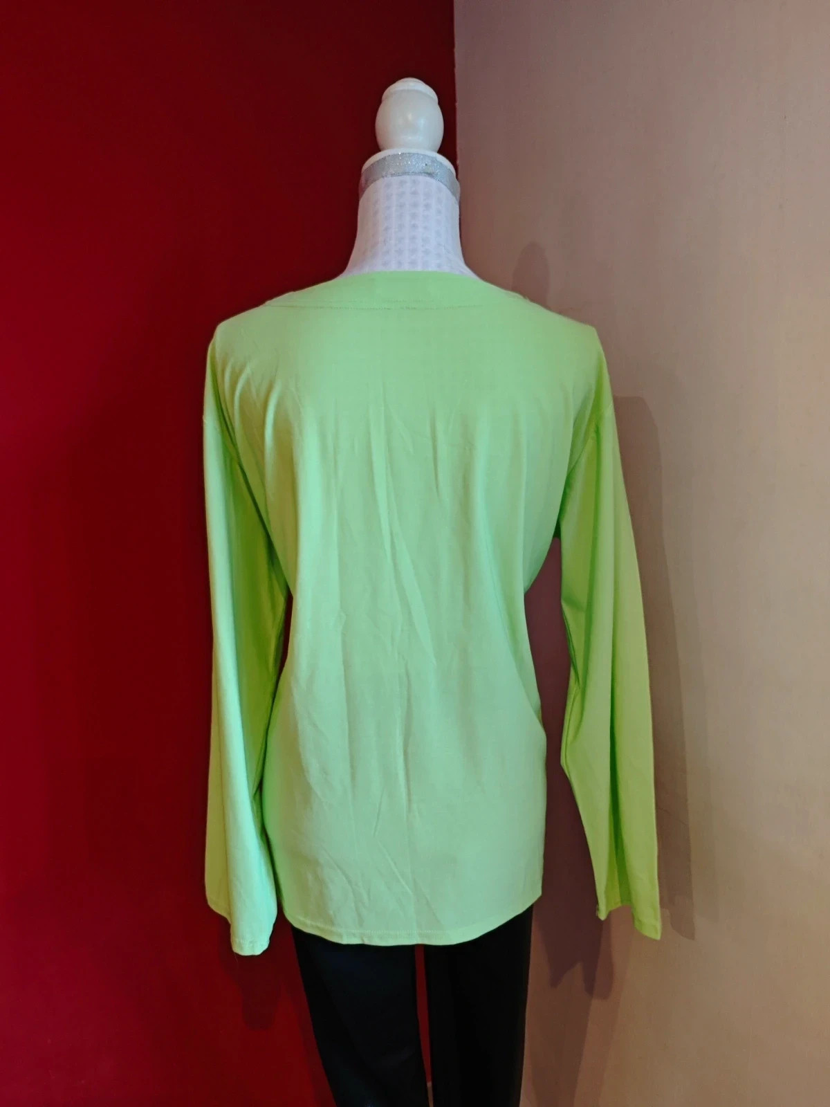 🌺 Bonita camiseta verde menta claro con brillantitos plateados en escote – Hooray – taille 5XL / 50 / 22 5
