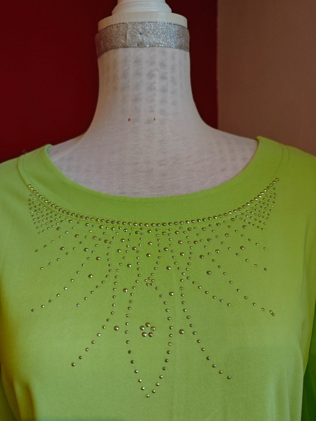 🌺 Bonita camiseta verde menta claro con brillantitos plateados en escote – Hooray – taille 5XL / 50 / 22 3