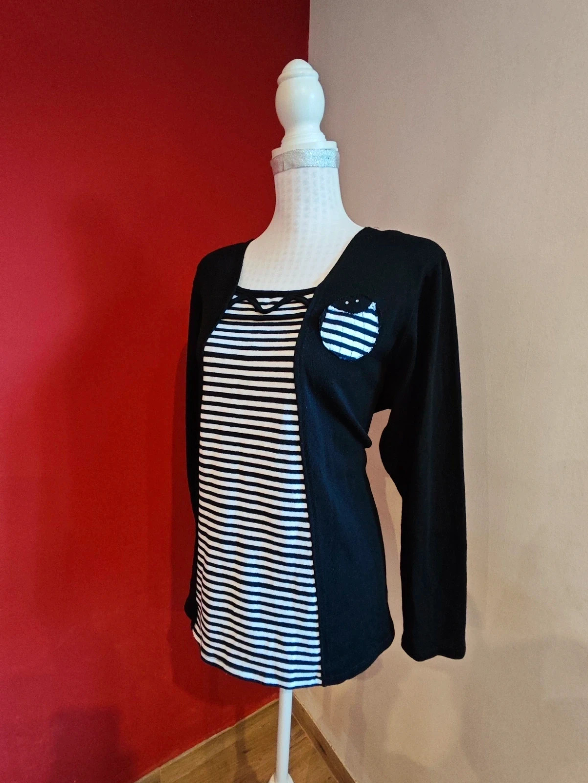 🌺Jersey negro con pieza central a rayas blancas y negras – taille XXL / 44 / 16 2