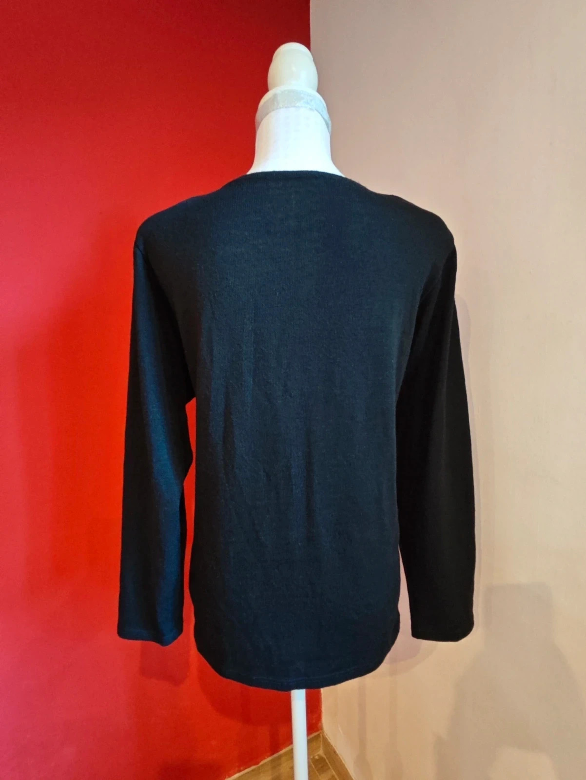 🌺Jersey negro con pieza central a rayas blancas y negras – taille XXL / 44 / 16 5