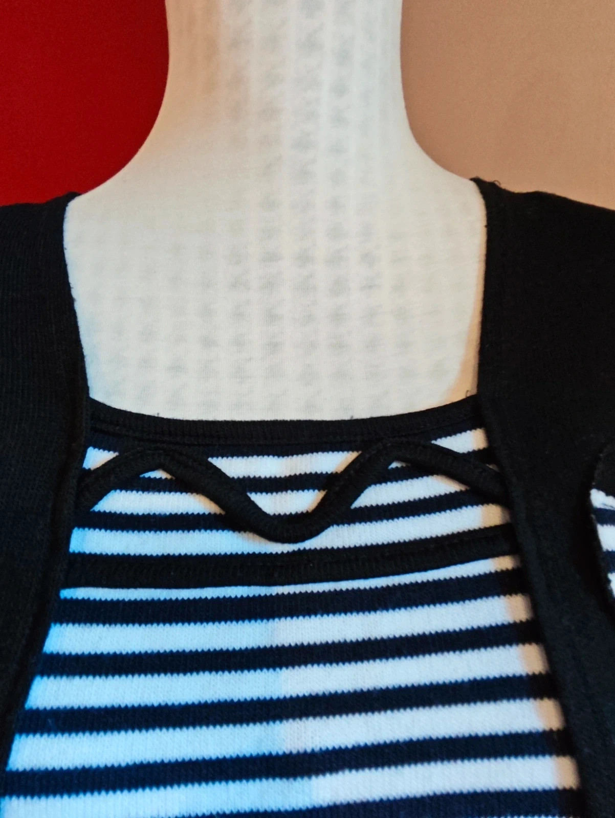 🌺Jersey negro con pieza central a rayas blancas y negras – taille XXL / 44 / 16 3