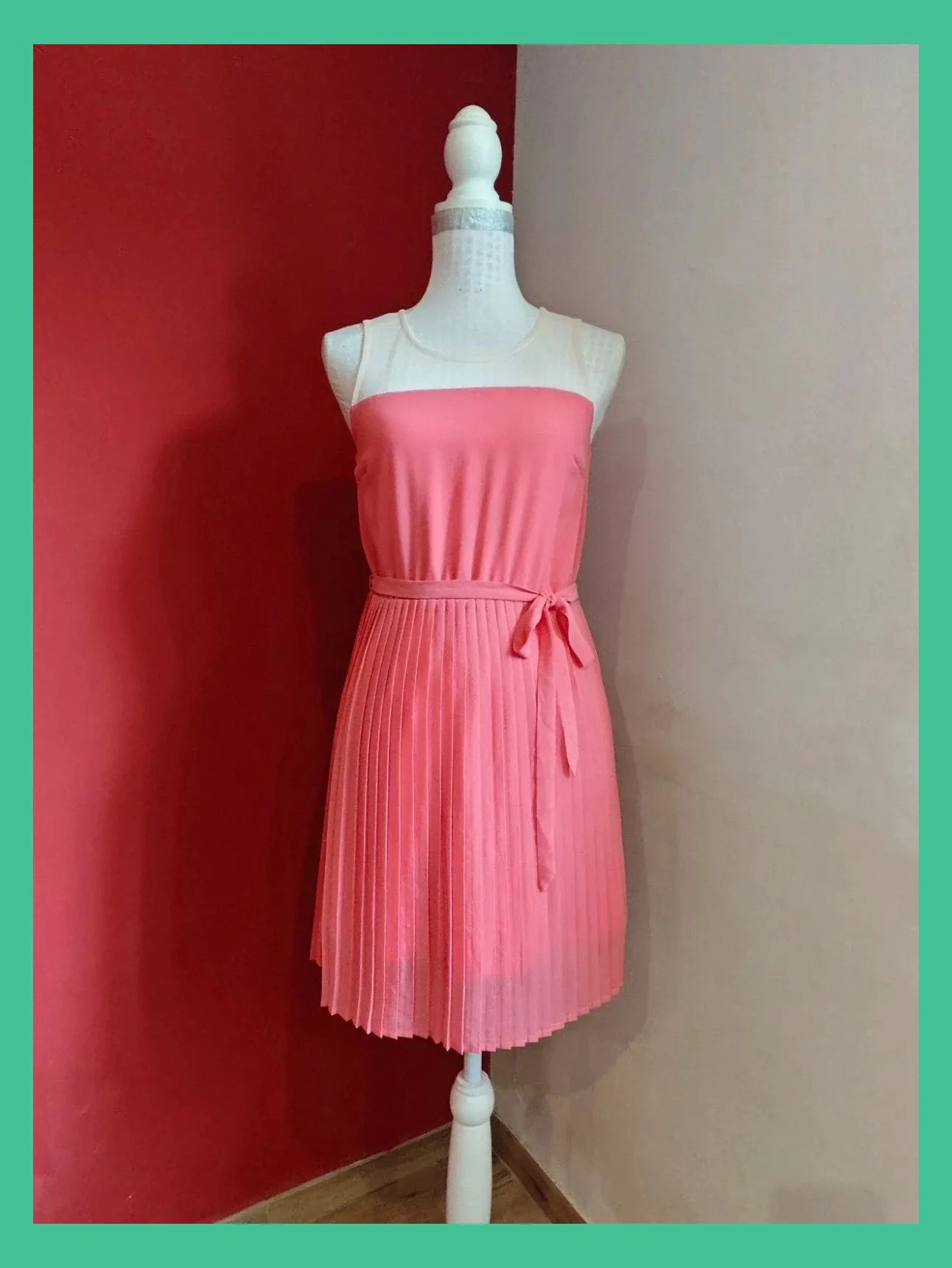 🌺 Elegante vestido de gasa tono coral con parte superior crema transparente