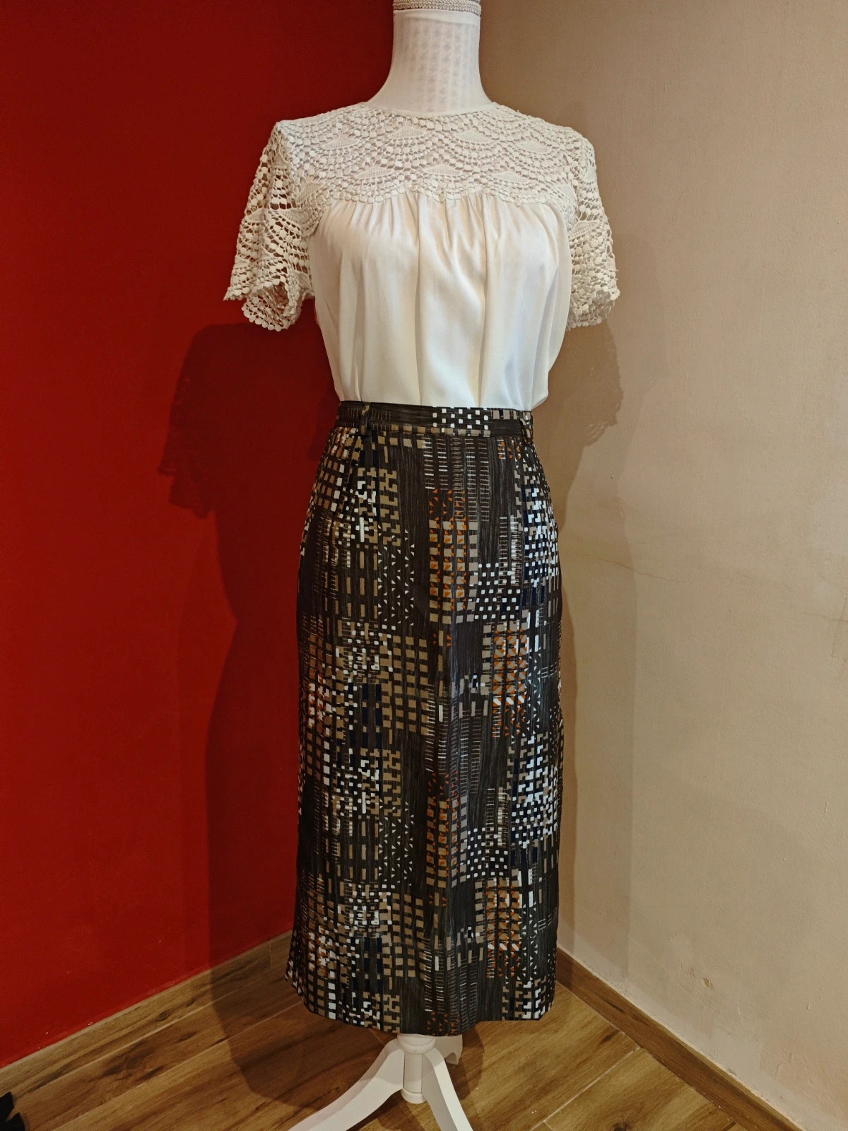 🌺 Bonita falda midi hecha a medida en modista con estampado abstracto – Modista – taille XL / 42 / 14