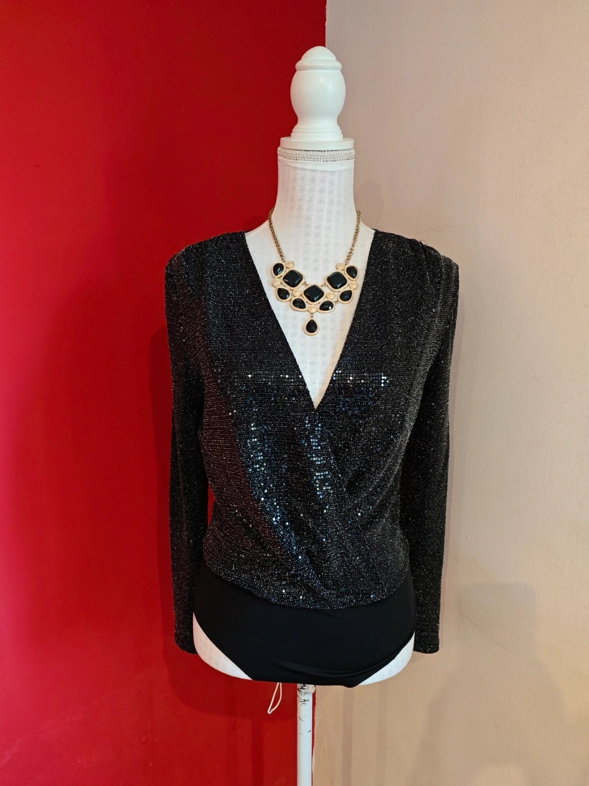 🌺 Elegante Body negro brillante con micro lentejuelas