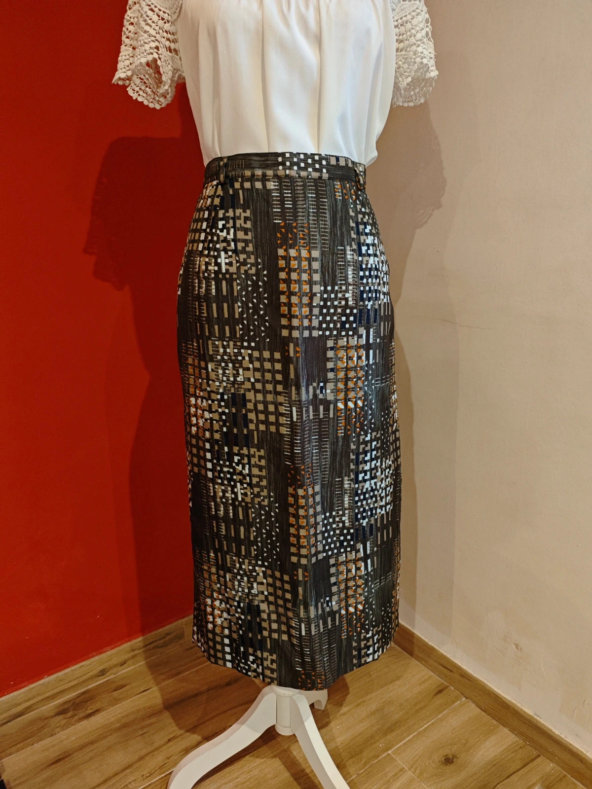 🌺 Bonita falda midi hecha a medida en modista con estampado abstracto – Modista – taille XL / 42 / 14 2