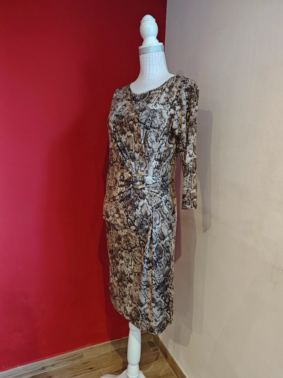 🌺 Elegante vestido estampado animal print cruzado con hebilla dorada, de Antea – Antea – taille S / 36 / 8 2