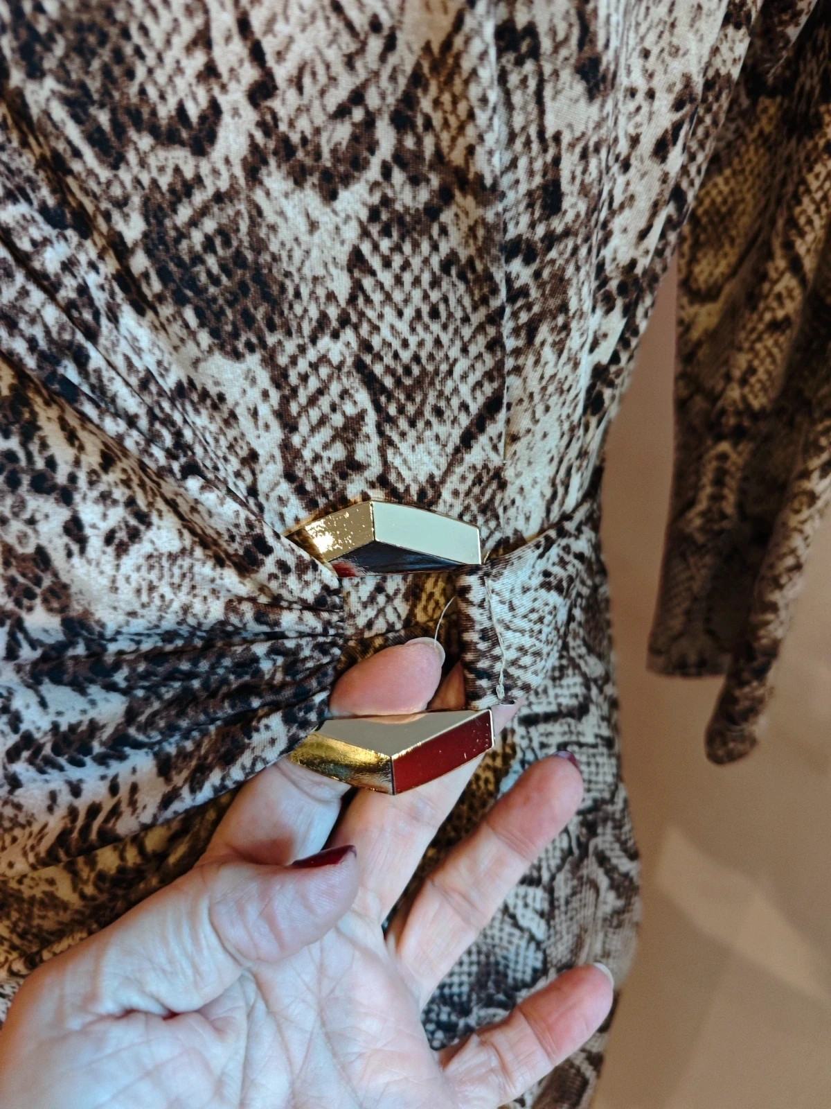🌺 Elegante vestido estampado animal print cruzado con hebilla dorada, de Antea – Antea – taille S / 36 / 8 4