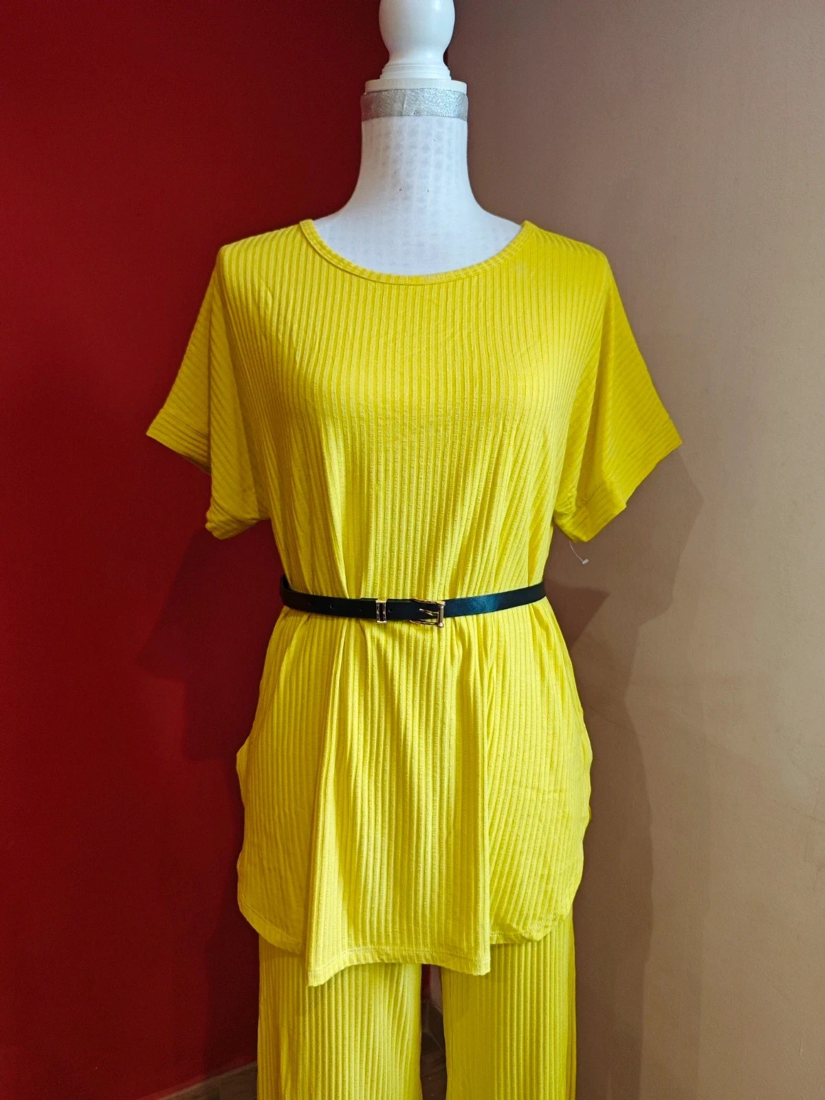 🌺 Bonito conjunto de top y pantalón de punto acanalado amarillo con aro dorado en espalda, talla 44 – Sarsa – taille XXL / 44 / 16 3