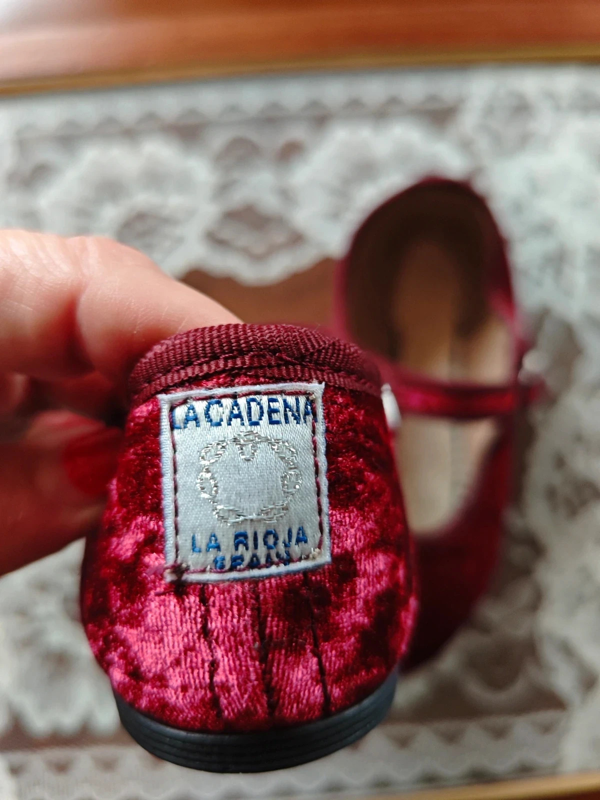 🌺 Bonitas merceditas de terciopelo granate, número 27 – La Cadena – taille 27 4