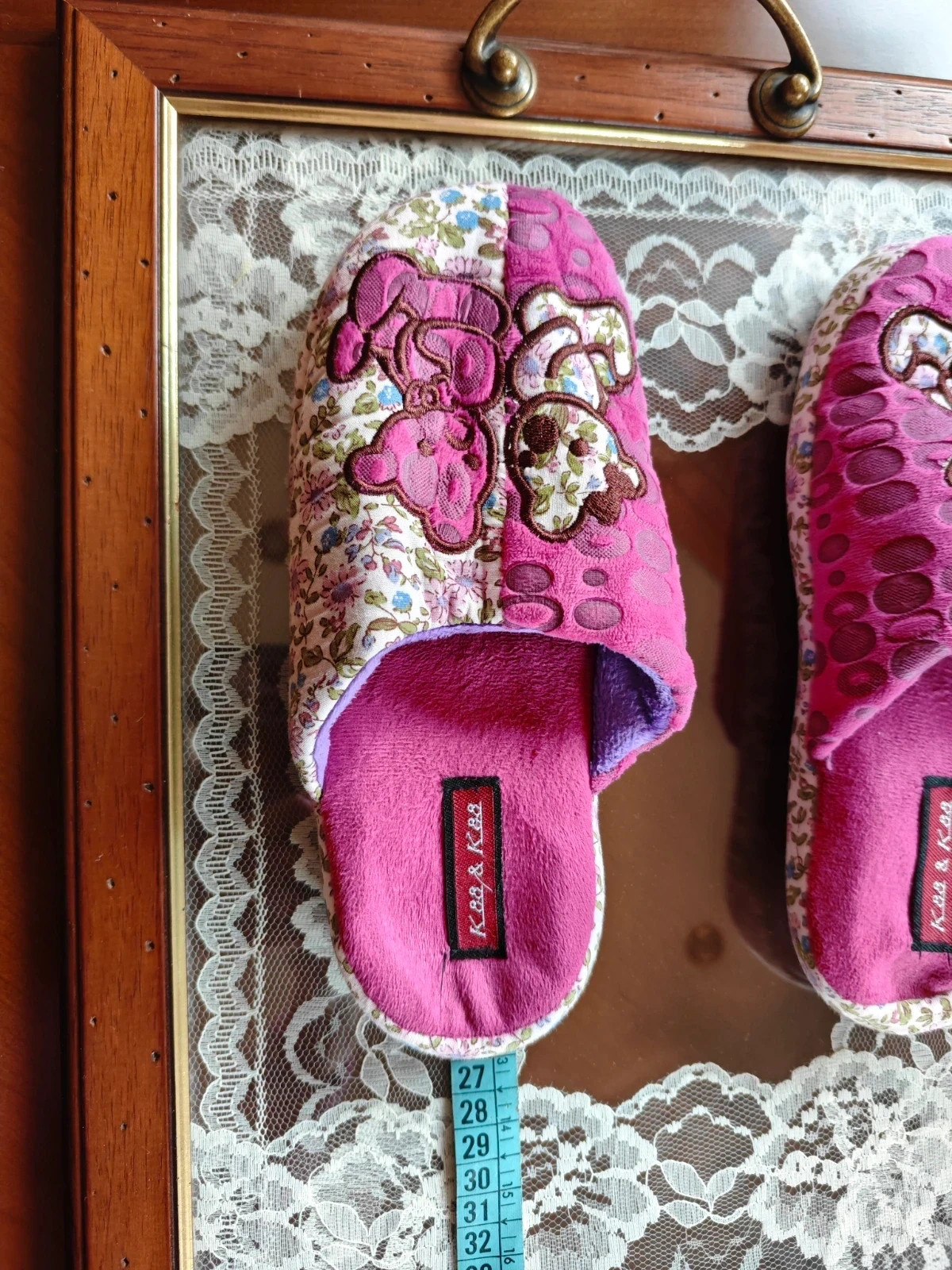 🌺Cómodas zapatillas para casa de tejido polar y tela floreada con ositos cosidos – k88 & k88 – taille 38 5