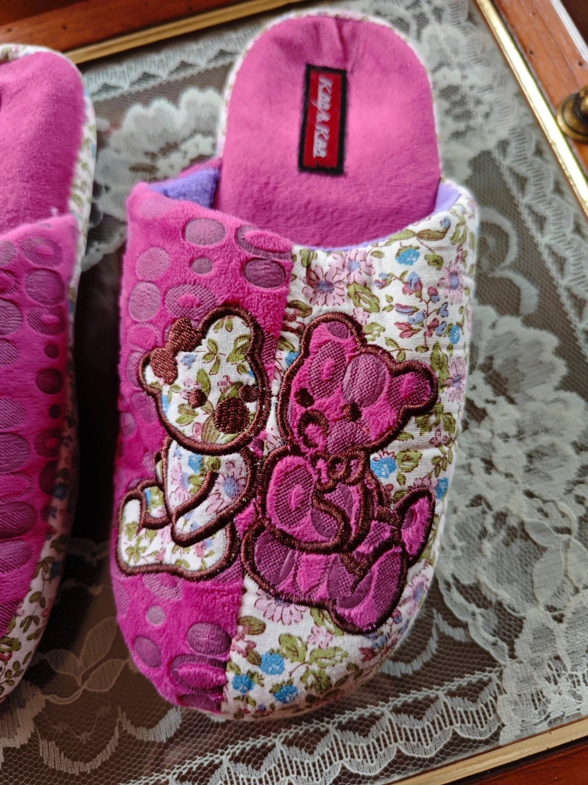 🌺Cómodas zapatillas para casa de tejido polar y tela floreada con ositos cosidos – k88 & k88 – taille 38 4