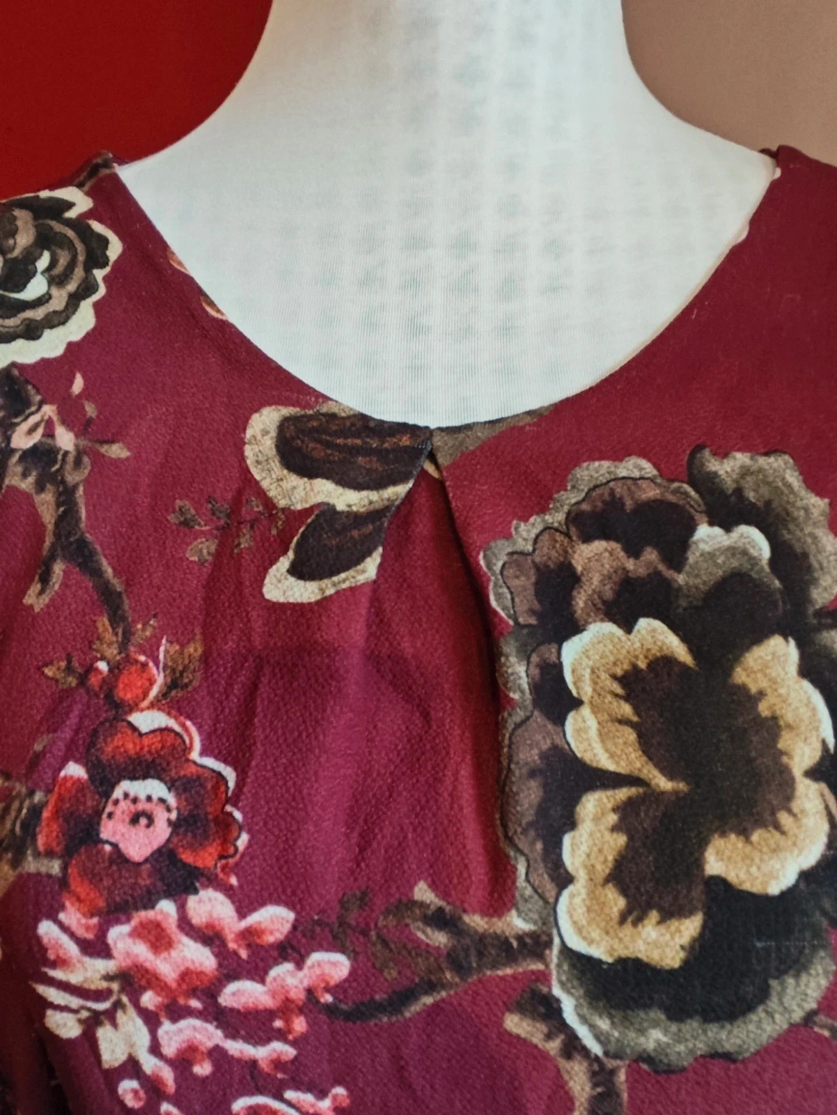 🌺 Bonito vestido granate con estampado floral y mangas con volantes – taille XXL / 44 / 16 4