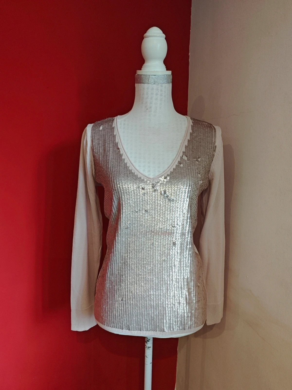 🌺 Bonito Jersey fino rosa con lentejuelas delante, de Mango