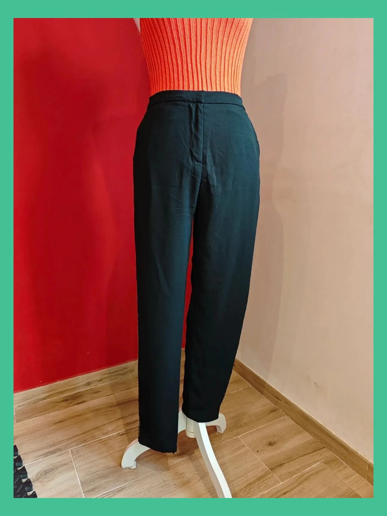 🌺Elegante pantalón negro de tela fina con dos tiras de brillantes en laterales, talla S – Sweewë – taille S / 36 / 8 3