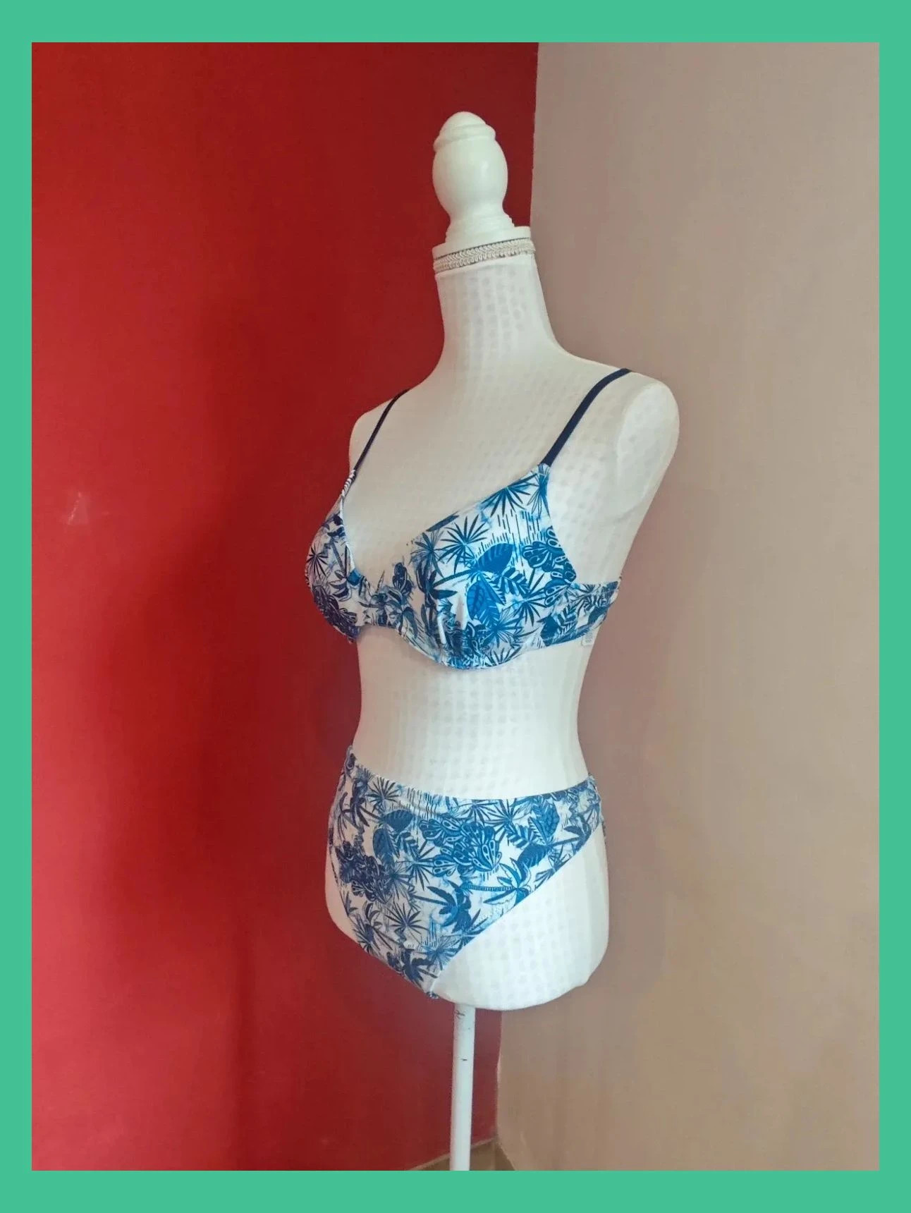 🌺 Bikini blanco con estampado floral tonos azules – Colours of the World – taille XL / 42 / 14 2