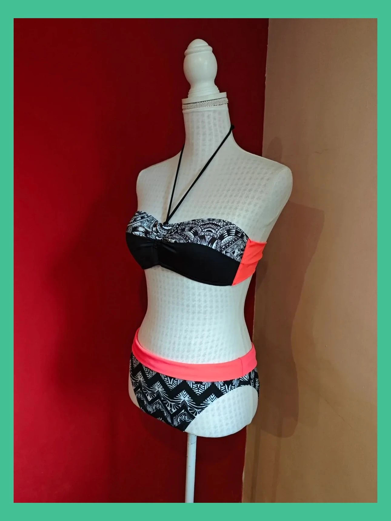 🌺 Precioso bikini bandeau estampado tribal blanco y negro con coral vibrante – Olaian – taille M / 38 / 10 2