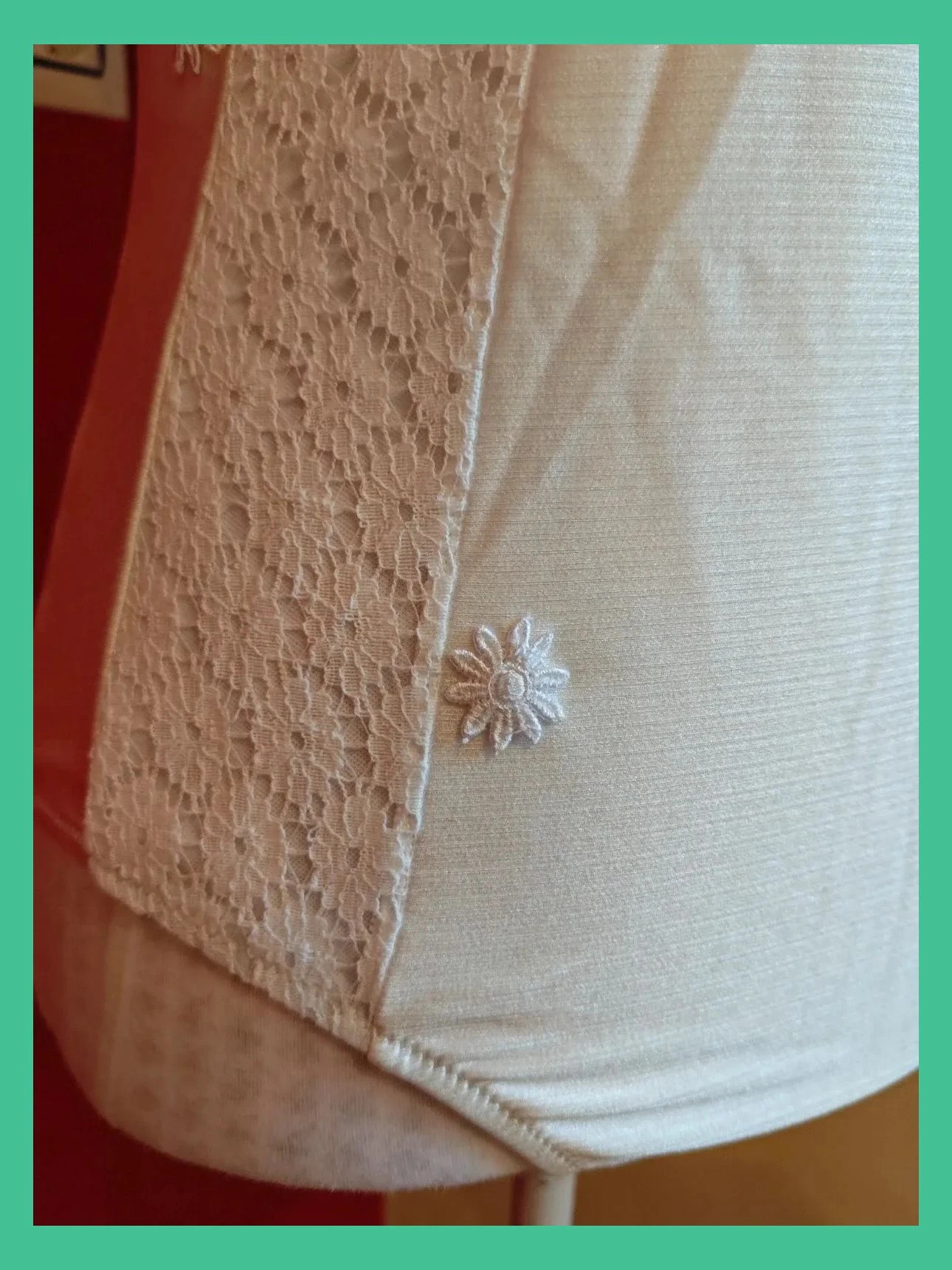 🌺 Precioso bañador vintage blanco con blonda y detalle de margaritas bordadas – Vintage Dressing – taille XXL / 44 / 16 5