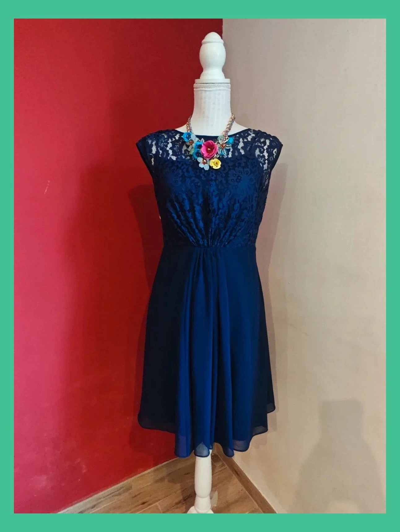 🌺 Elegante vestido de gasa y blonda azul marino