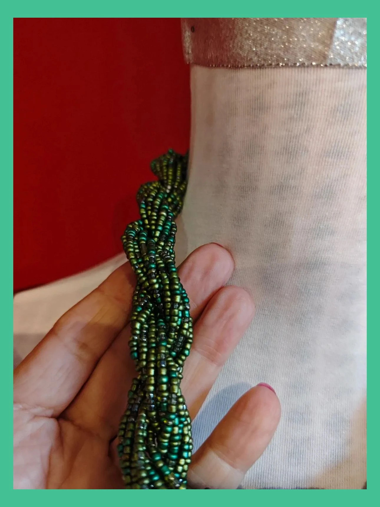 🌺 Gargantilla de abalorios verdes entrelazados y nudo en el centro – Vintage Dressing 3