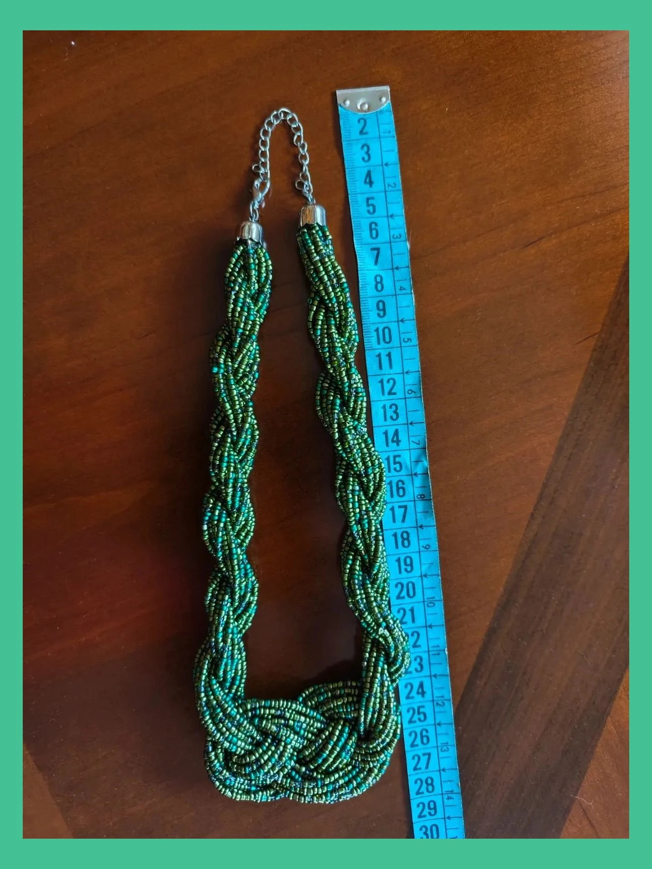 🌺 Gargantilla de abalorios verdes entrelazados y nudo en el centro – Vintage Dressing 4