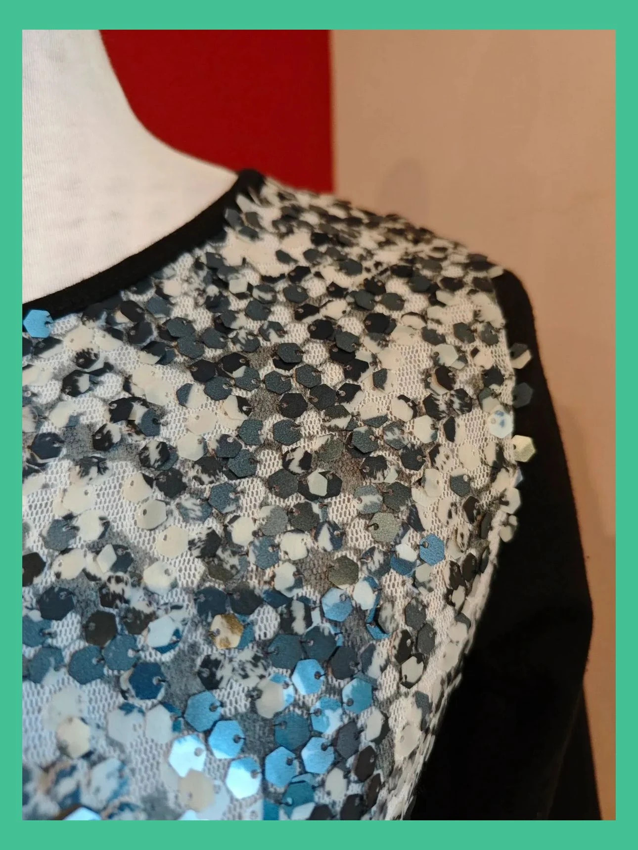 🌺 Vestido color negro con el frente de gasa blanca cubierta de lentejuelas plateadas y blancas – Festa – taille M / 38 / 10 3
