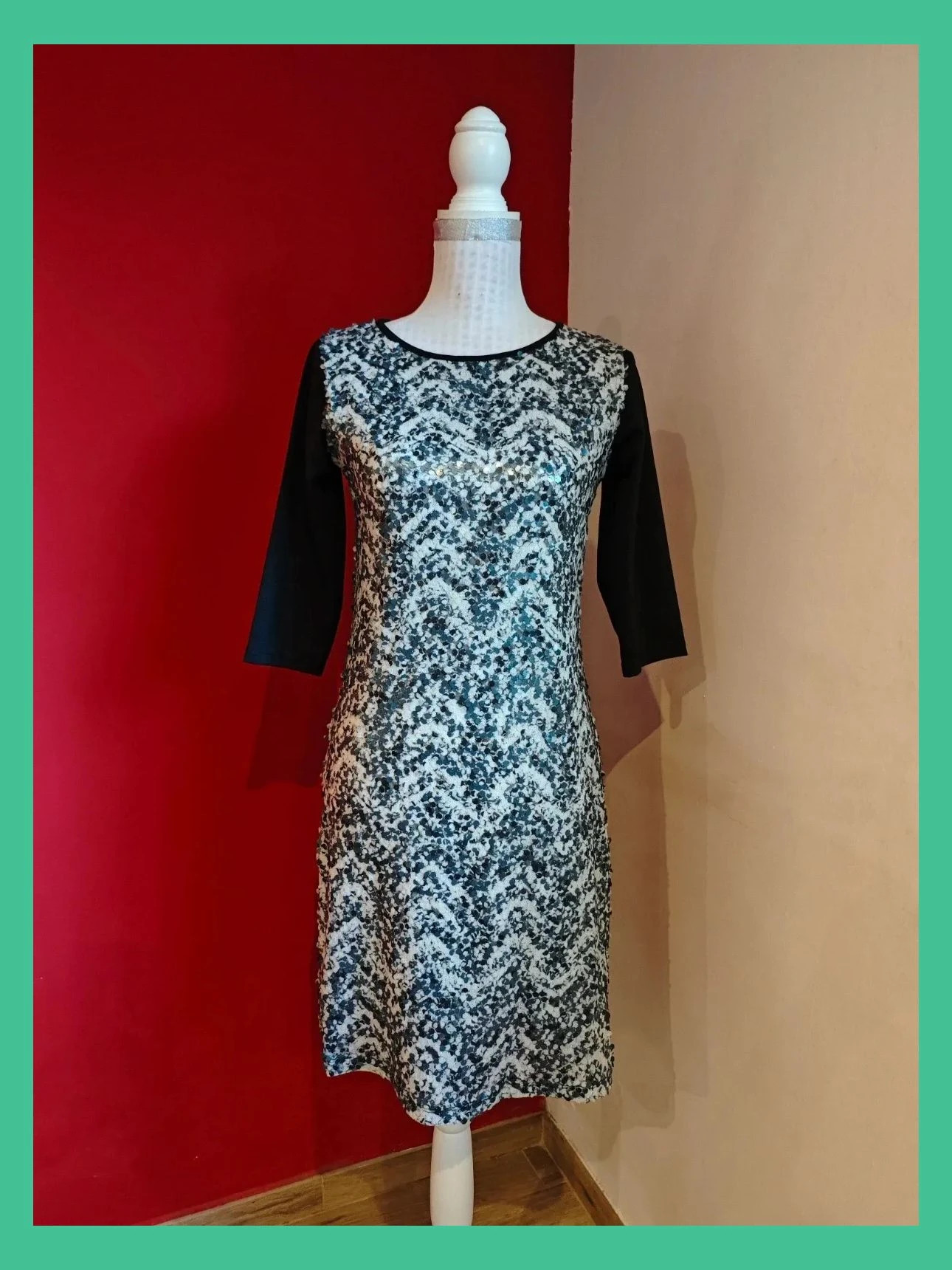 🌺 Vestido color negro con el frente de gasa blanca cubierta de lentejuelas plateadas y blancas – Festa – taille M / 38 / 10 2