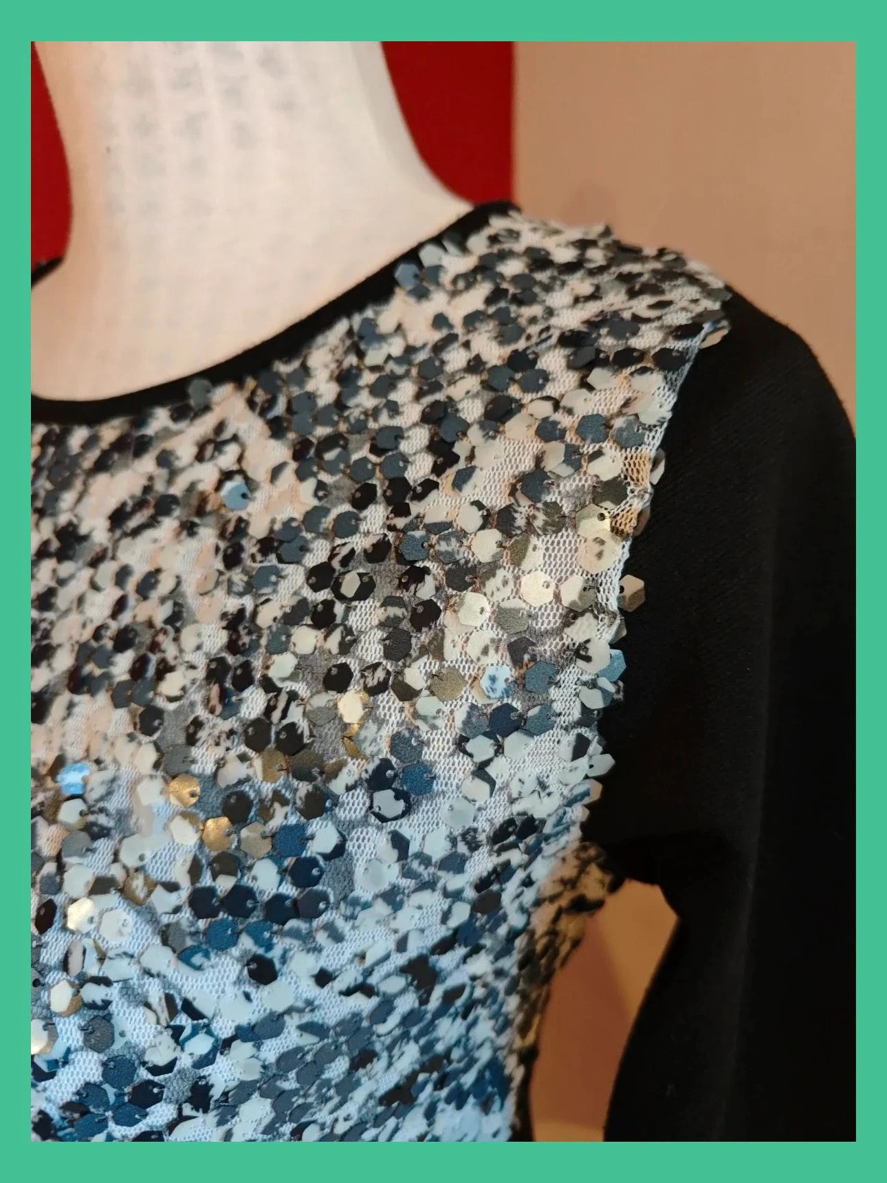 🌺 Vestido color negro con el frente de gasa blanca cubierta de lentejuelas plateadas y blancas – Festa – taille M / 38 / 10 4