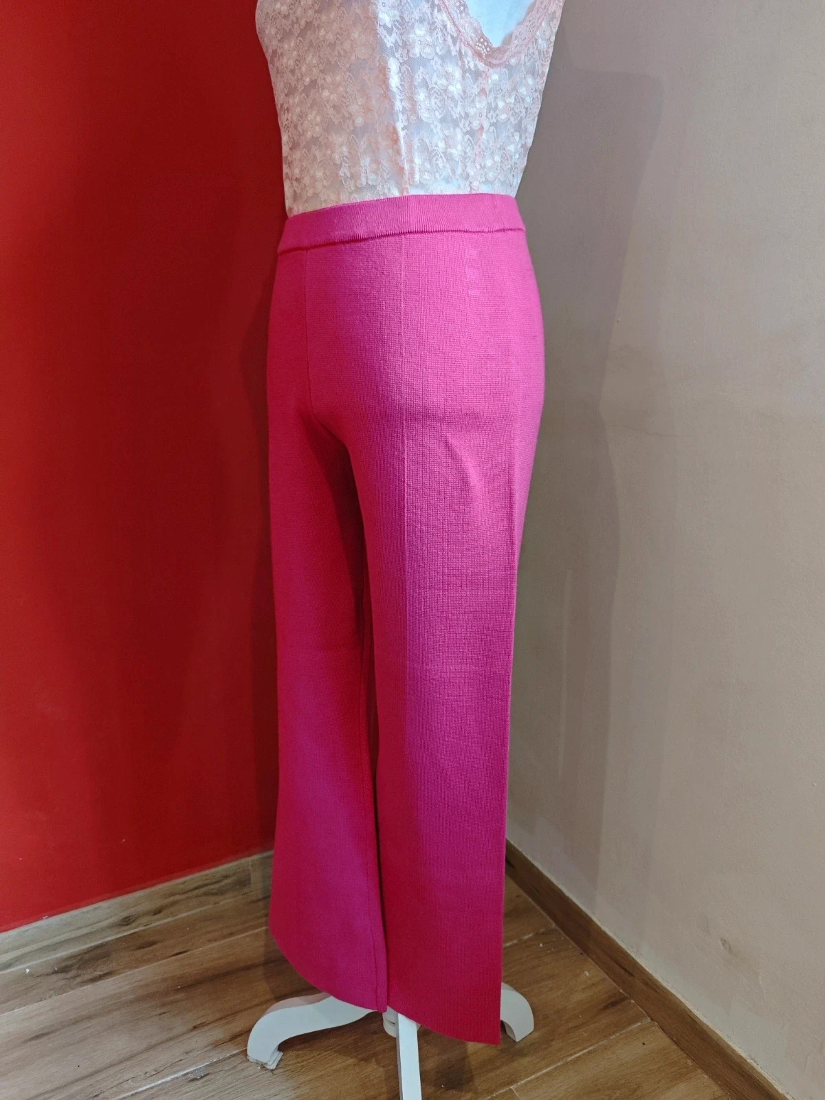 🌺 Elegante pantalón de punto fucsia con pata ancha